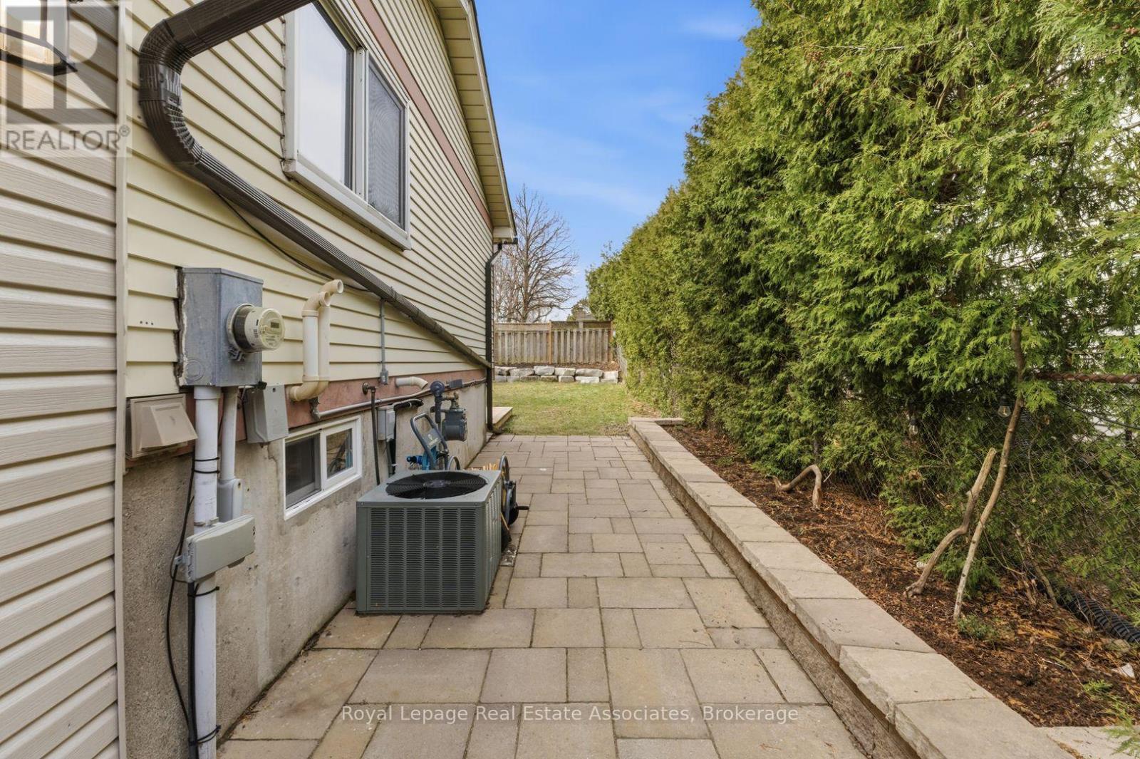 2333 Melissa Crescent, Burlington, Ontario  L7P 3T5 - Photo 28 - W12919200