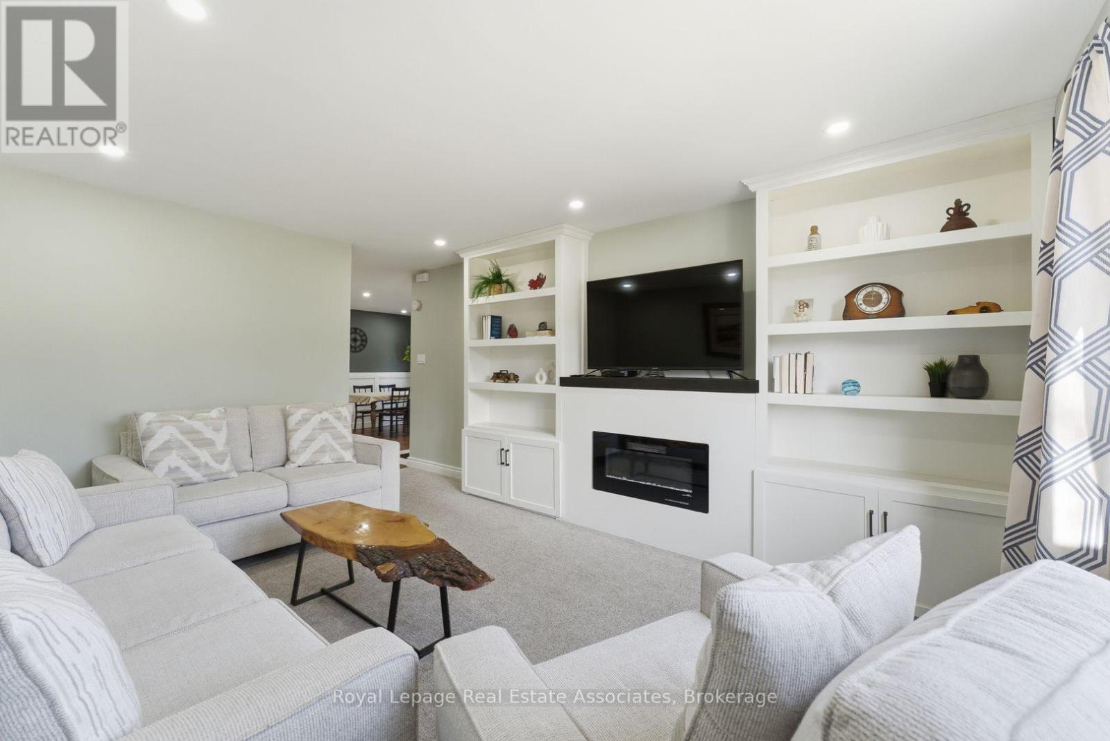 2333 Melissa Crescent, Burlington, Ontario  L7P 3T5 - Photo 3 - W12919200