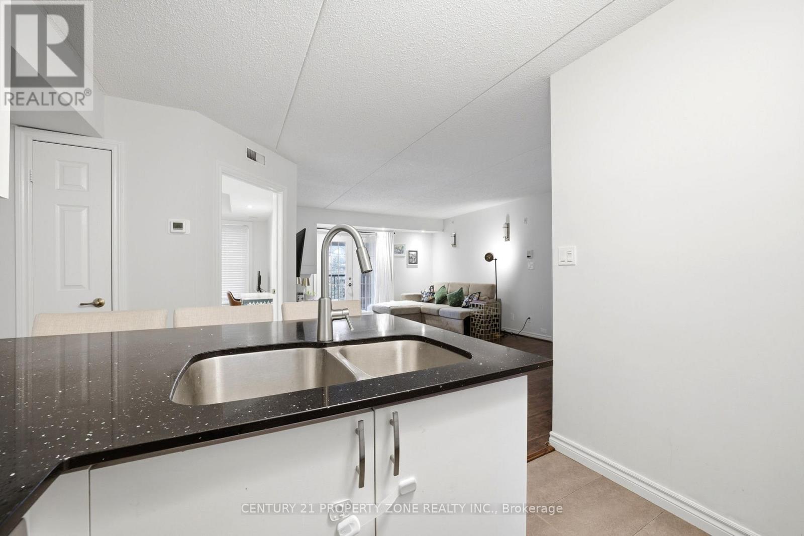 306 - 1440 Bishops Gate, Oakville (Ga Glen Abbey), Ontario  L6M 4M9 - Photo 13 - W12919226