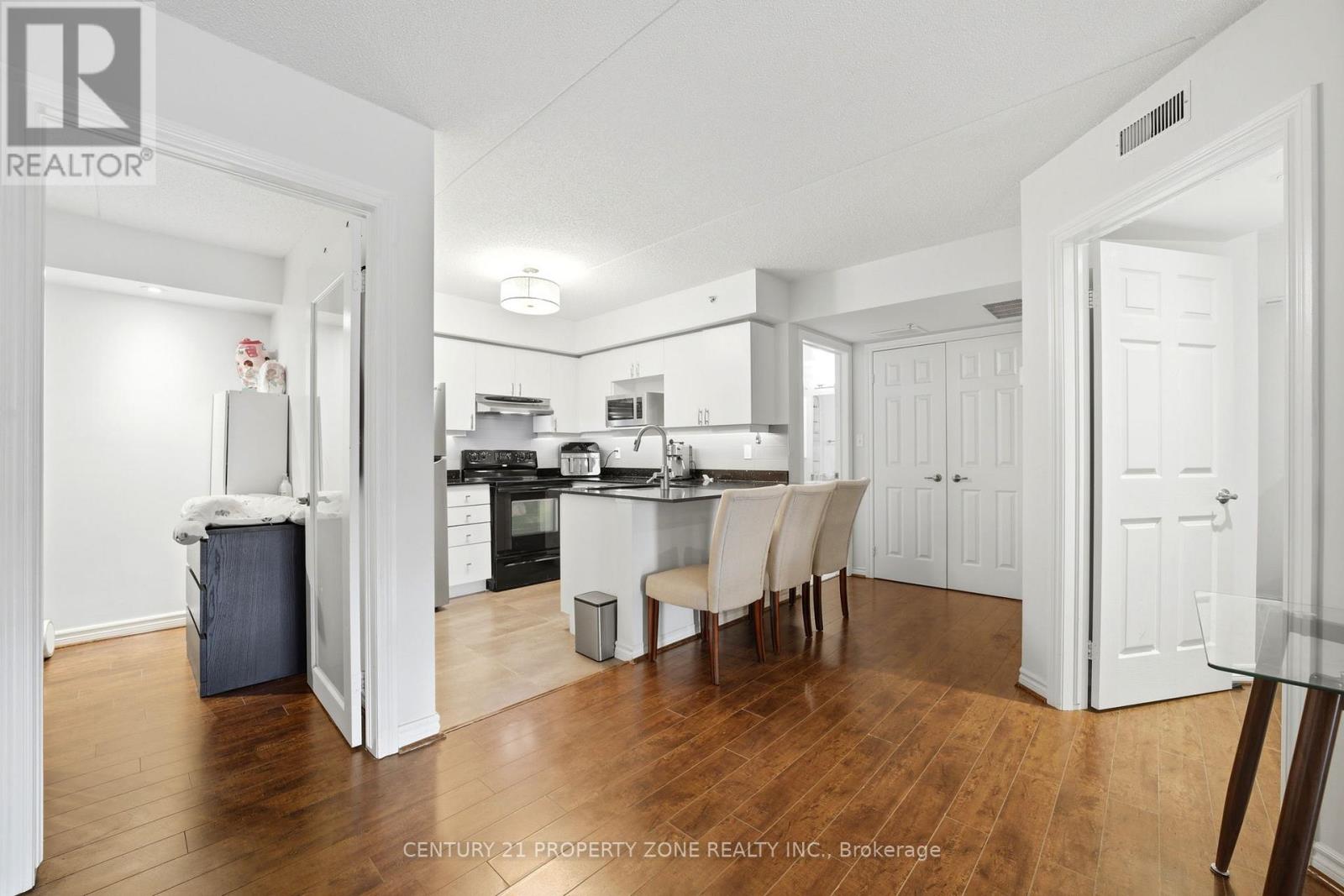 306 - 1440 Bishops Gate, Oakville (Ga Glen Abbey), Ontario  L6M 4M9 - Photo 3 - W12919226