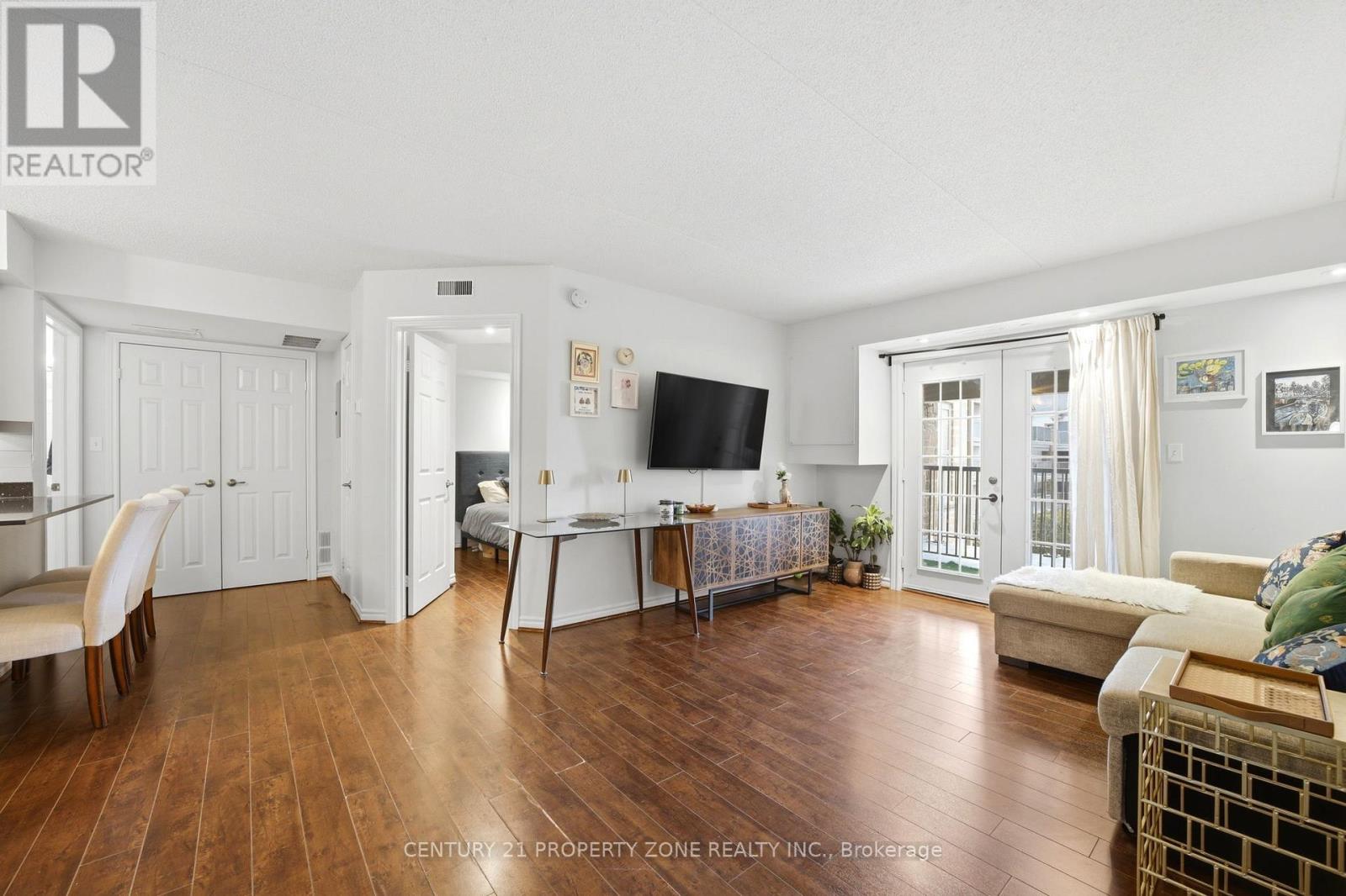 306 - 1440 Bishops Gate, Oakville (Ga Glen Abbey), Ontario  L6M 4M9 - Photo 4 - W12919226