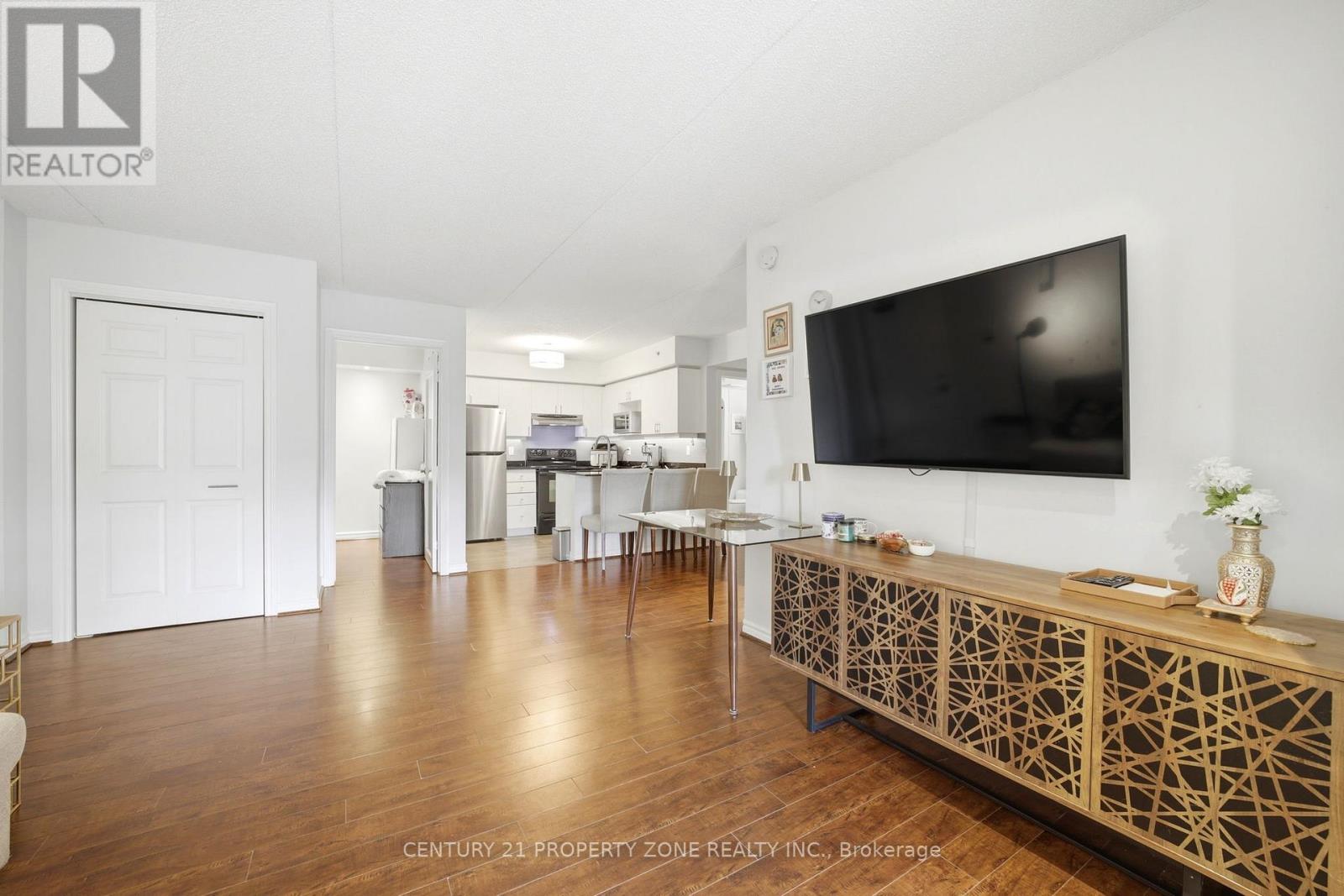 306 - 1440 Bishops Gate, Oakville (Ga Glen Abbey), Ontario  L6M 4M9 - Photo 8 - W12919226