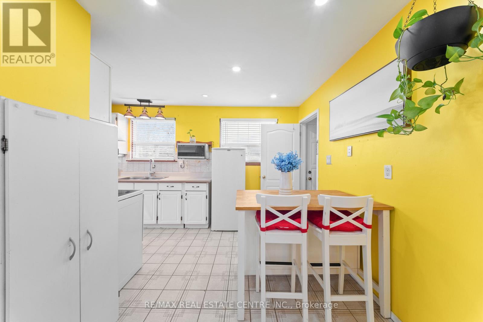 25 Juniper Crescent, Brampton, Ontario  L6S 1J9 - Photo 16 - W12919228