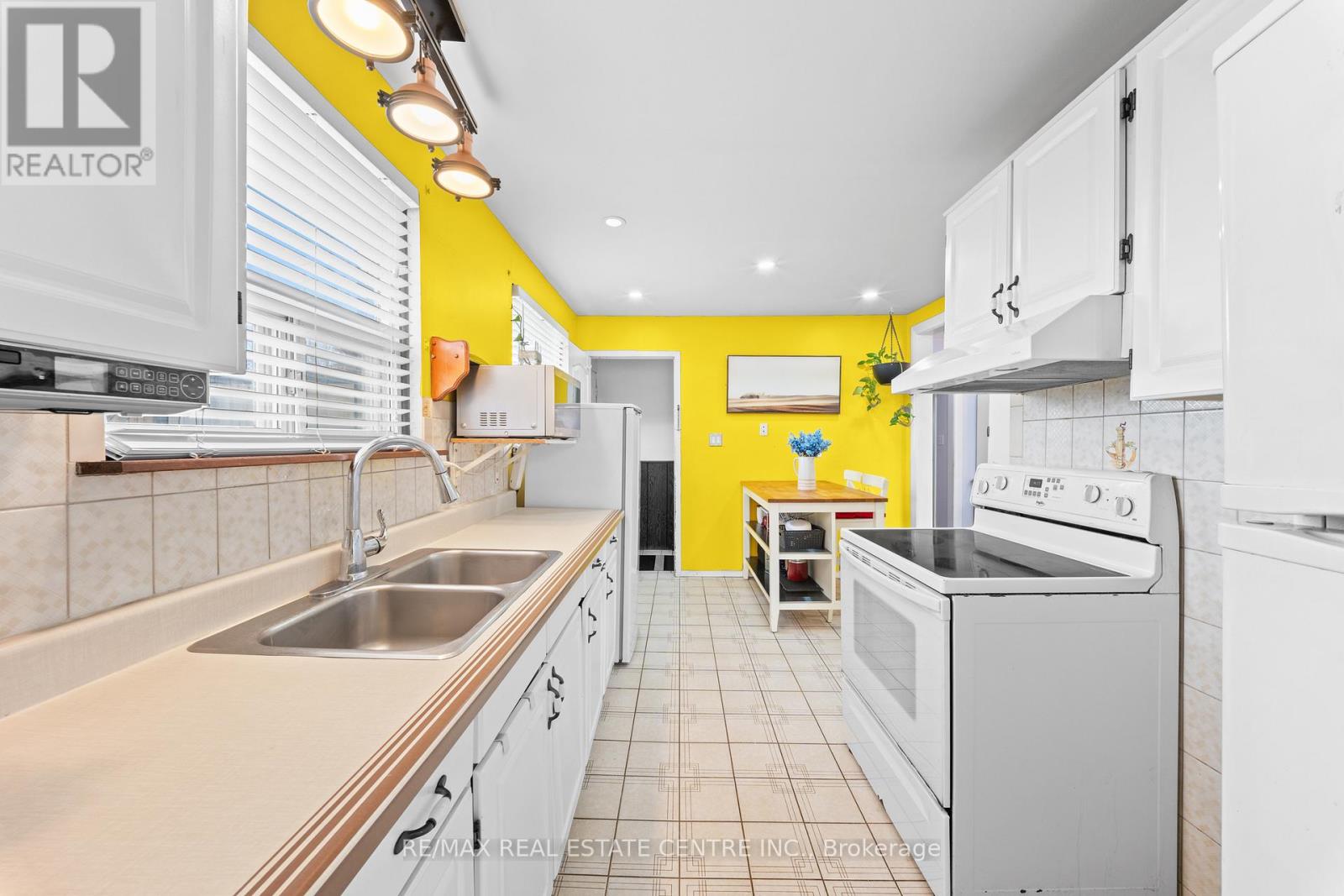 25 Juniper Crescent, Brampton, Ontario  L6S 1J9 - Photo 21 - W12919228