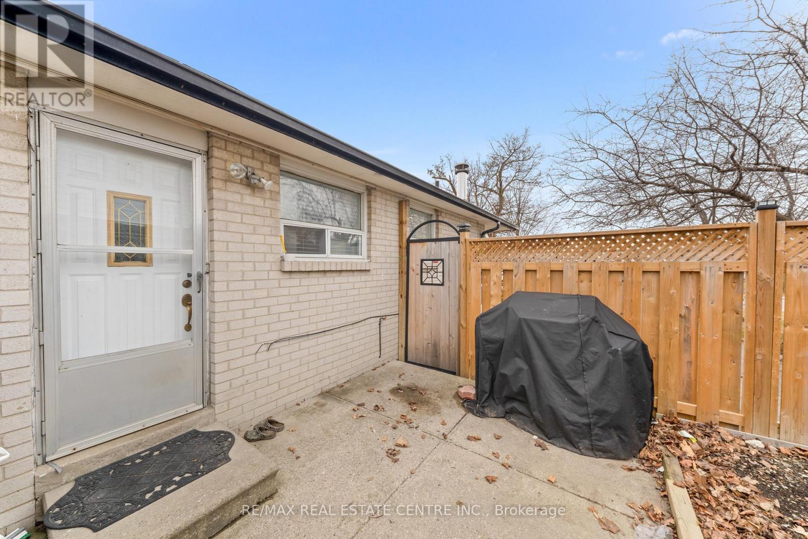 25 Juniper Crescent, Brampton, Ontario  L6S 1J9 - Photo 7 - W12919228