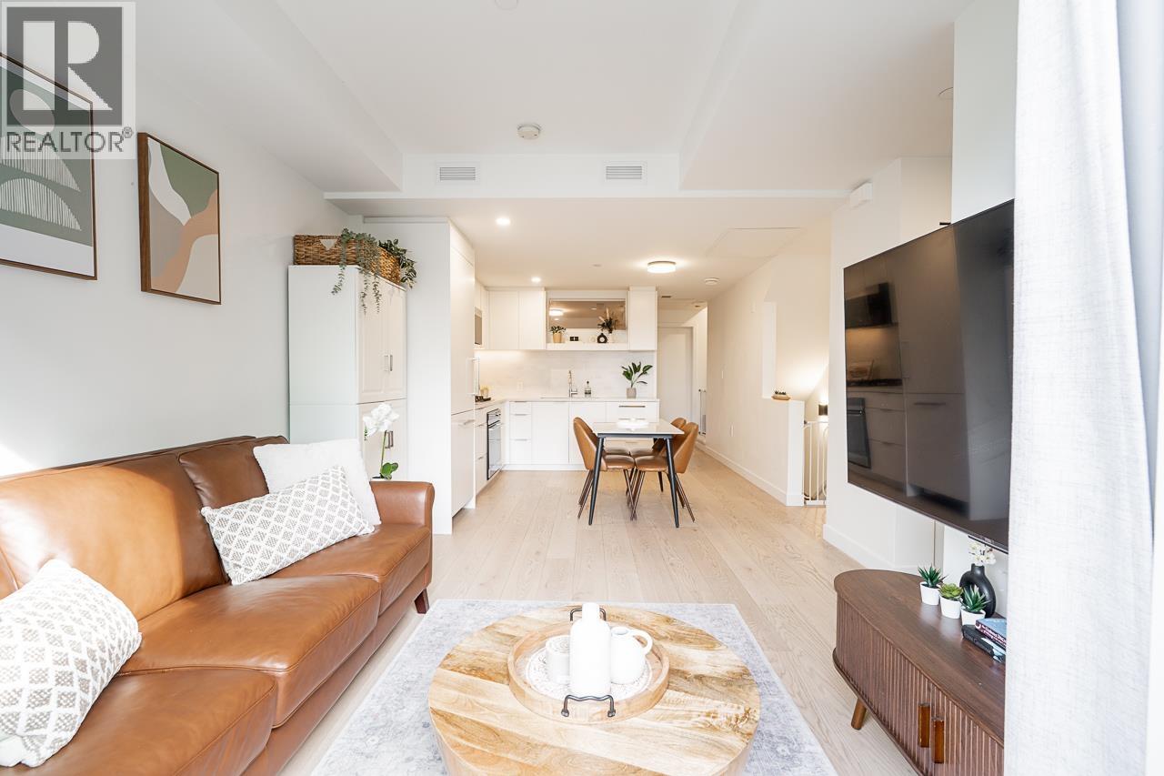 109 650 E 2nd Street, North Vancouver, British Columbia  V7L 1E3 - Photo 3 - R3103133