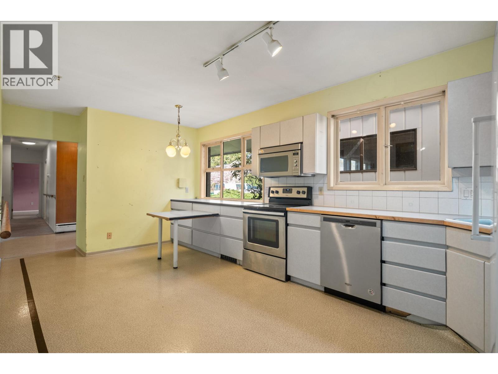 4672 Neville Street, Burnaby, British Columbia V5J 2H1 - Photo 6 - R3102910