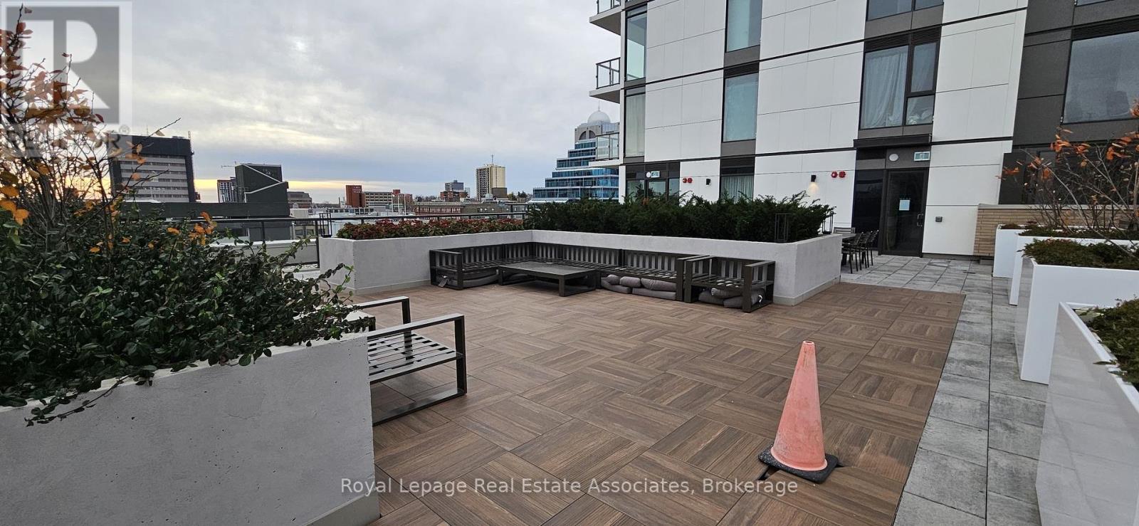 409 - 55 Duke Street W, Kitchener, Ontario  N2H 0C9 - Photo 3 - X12919088