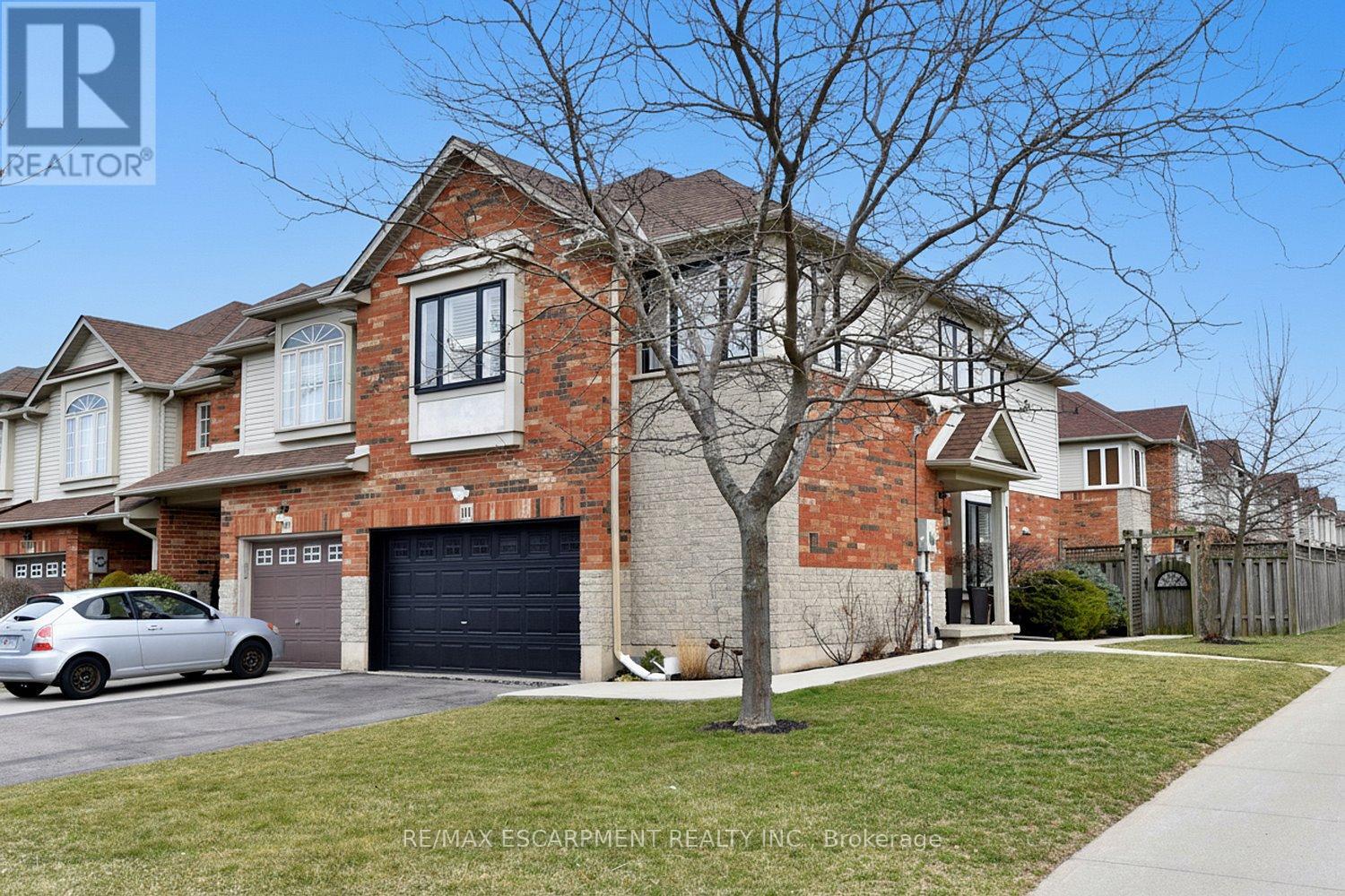 111 Magnolia Crescent, Grimsby, Ontario  L3M 5R5 - Photo 2 - X12919222