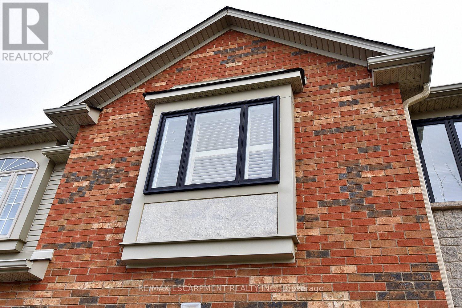 111 Magnolia Crescent, Grimsby, Ontario  L3M 5R5 - Photo 3 - X12919222