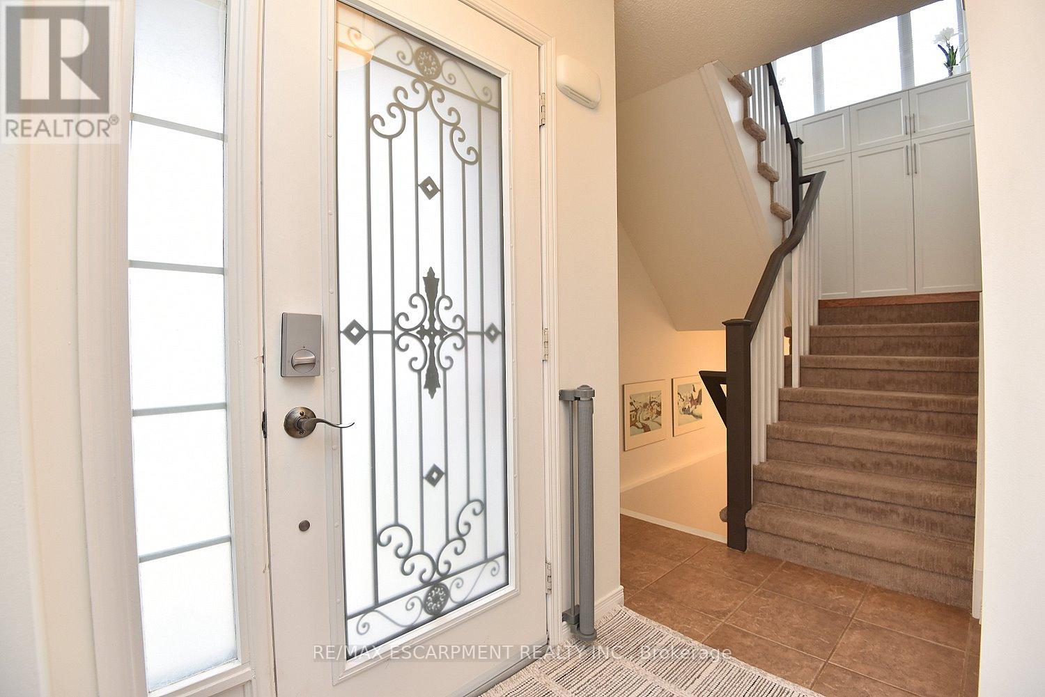 111 Magnolia Crescent, Grimsby, Ontario  L3M 5R5 - Photo 4 - X12919222