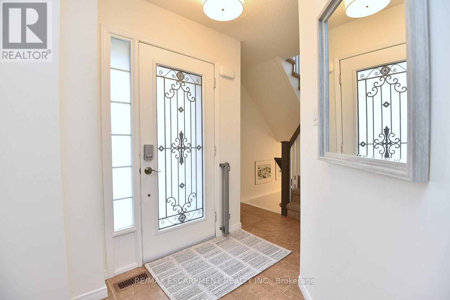 111 Magnolia Crescent, Grimsby, Ontario  L3M 5R5 - Photo 5 - X12919222