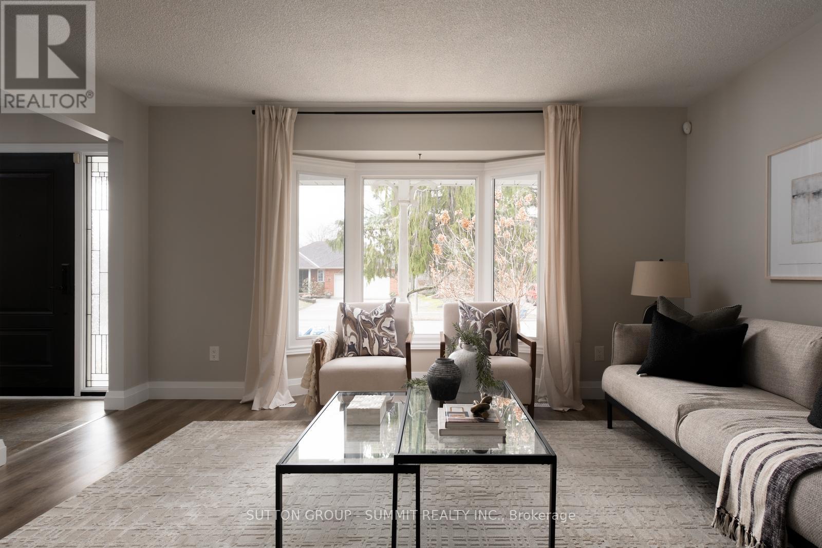 27 Millbridge Crescent, Pelham, Ontario  L0S 1E1 - Photo 3 - X12919232