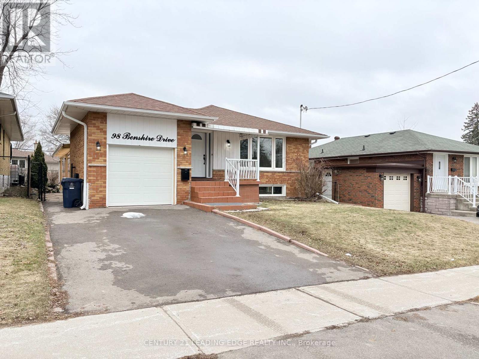 Main - 98 Benshire Drive, Toronto, Ontario  M1H 1M5 - Photo 2 - E12918796