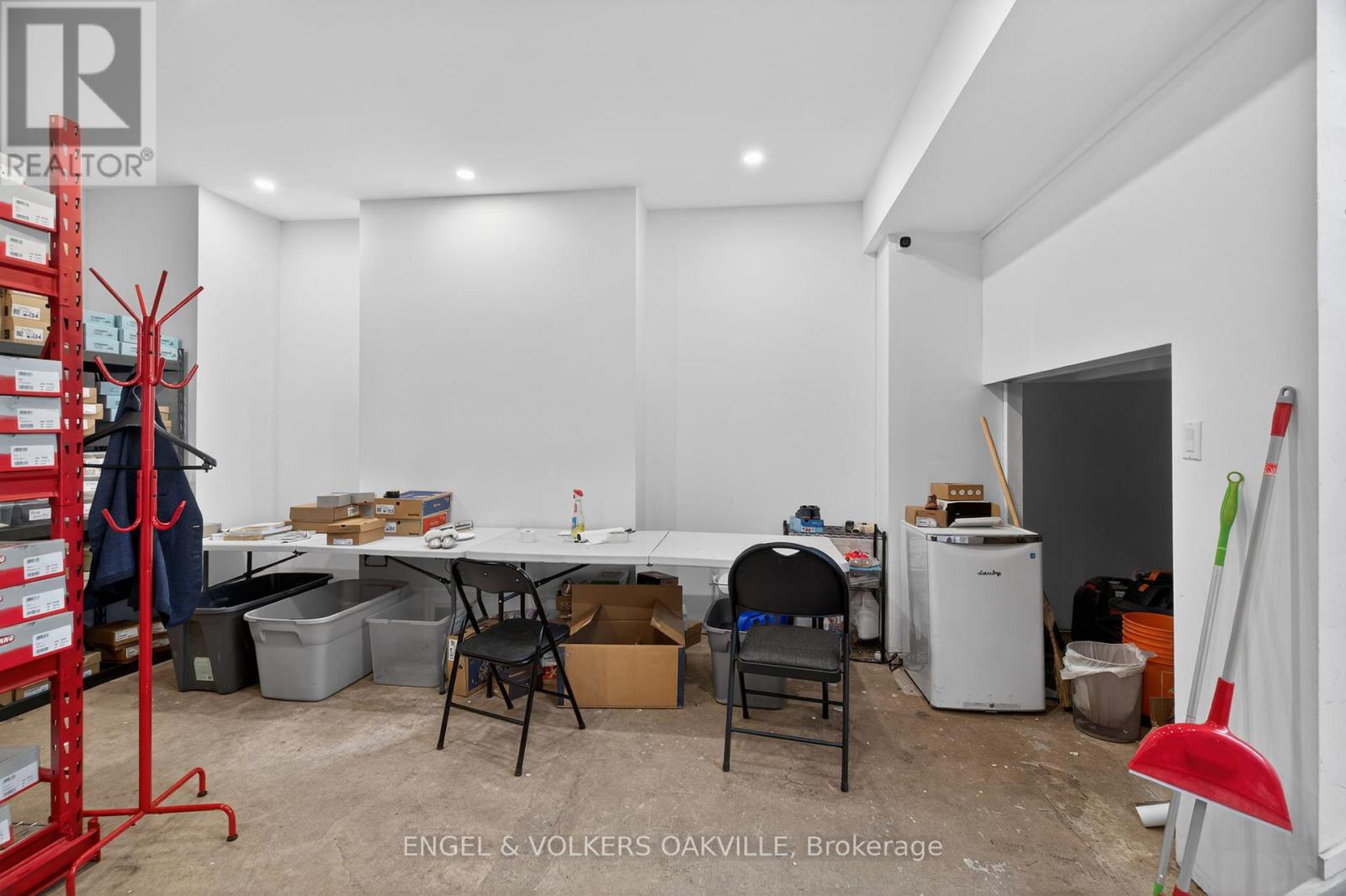 315 Lakeshore Road E, Oakville, Ontario  L6J 1J3 - Photo 10 - W12734746