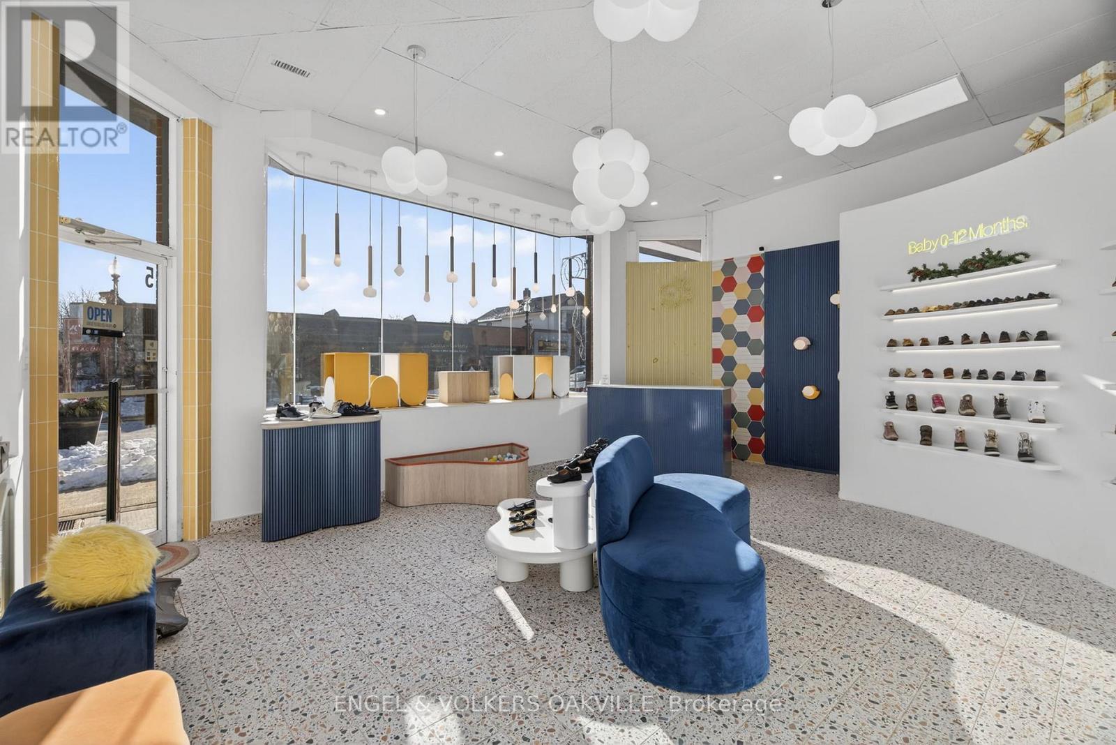 315 Lakeshore Road E, Oakville, Ontario  L6J 1J3 - Photo 5 - W12734746