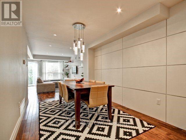 1070 Lindsay Drive, Oakville, Ontario  L6M 3B5 - Photo 5 - W12842666