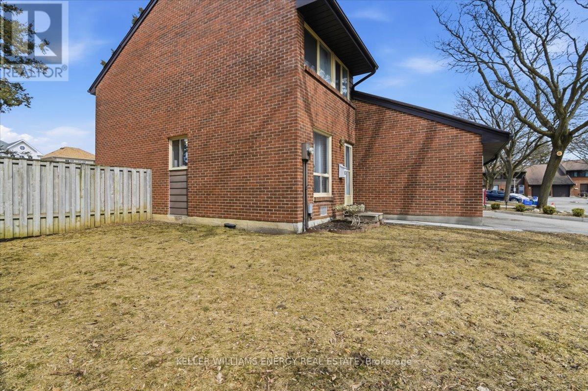 13 - 155 Glovers Road E, Oshawa, Ontario L1G 7A4 - Photo 2 - E12919520