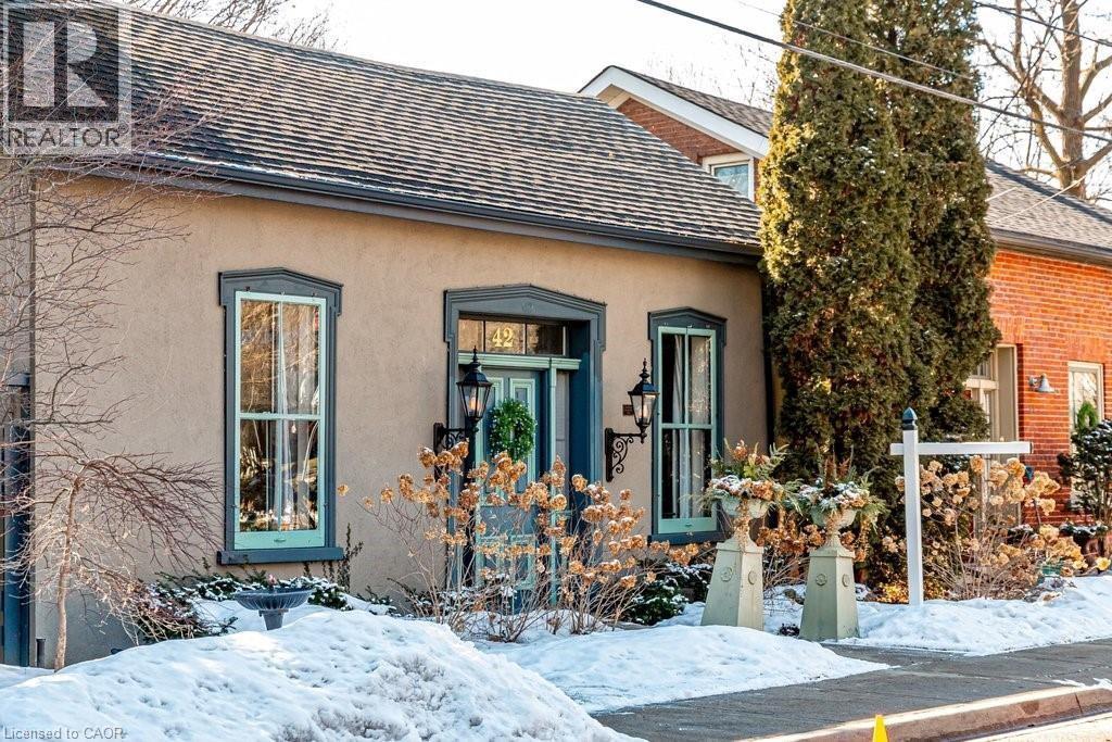42 MELVILLE Street, Dundas, Ontario