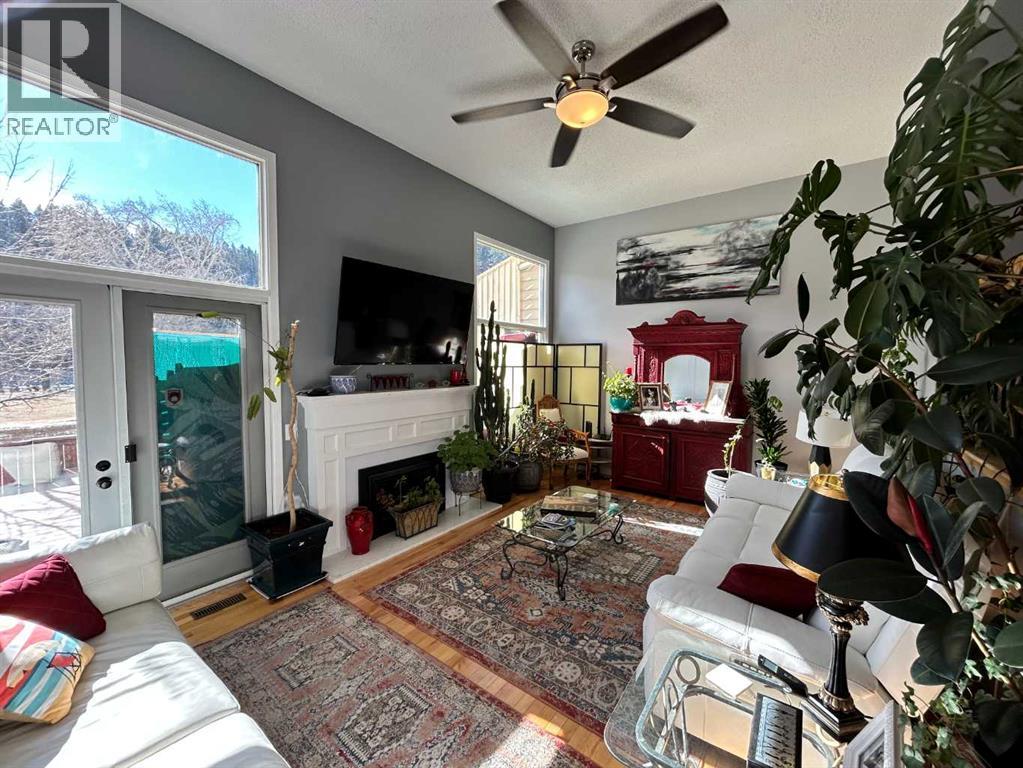 340 Point Mckay Gardens Nw, Calgary, Alberta  T3B 4V8 - Photo 5 - A2293763