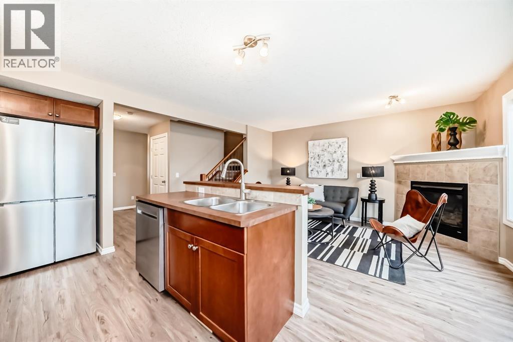 47 Royal Crest Court NW, Calgary, Alberta  T3G 5W3 - Photo 8 - A2295080