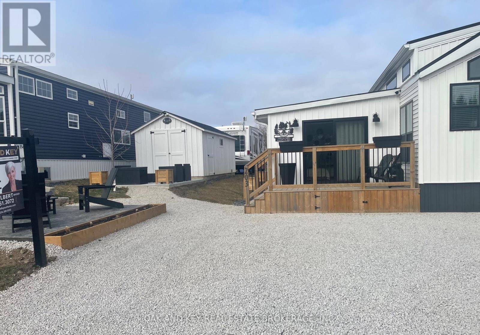 203 - 4838 Switzer Drive, Southwest Middlesex, Ontario  N0L 1A0 - Photo 1 - X12919376