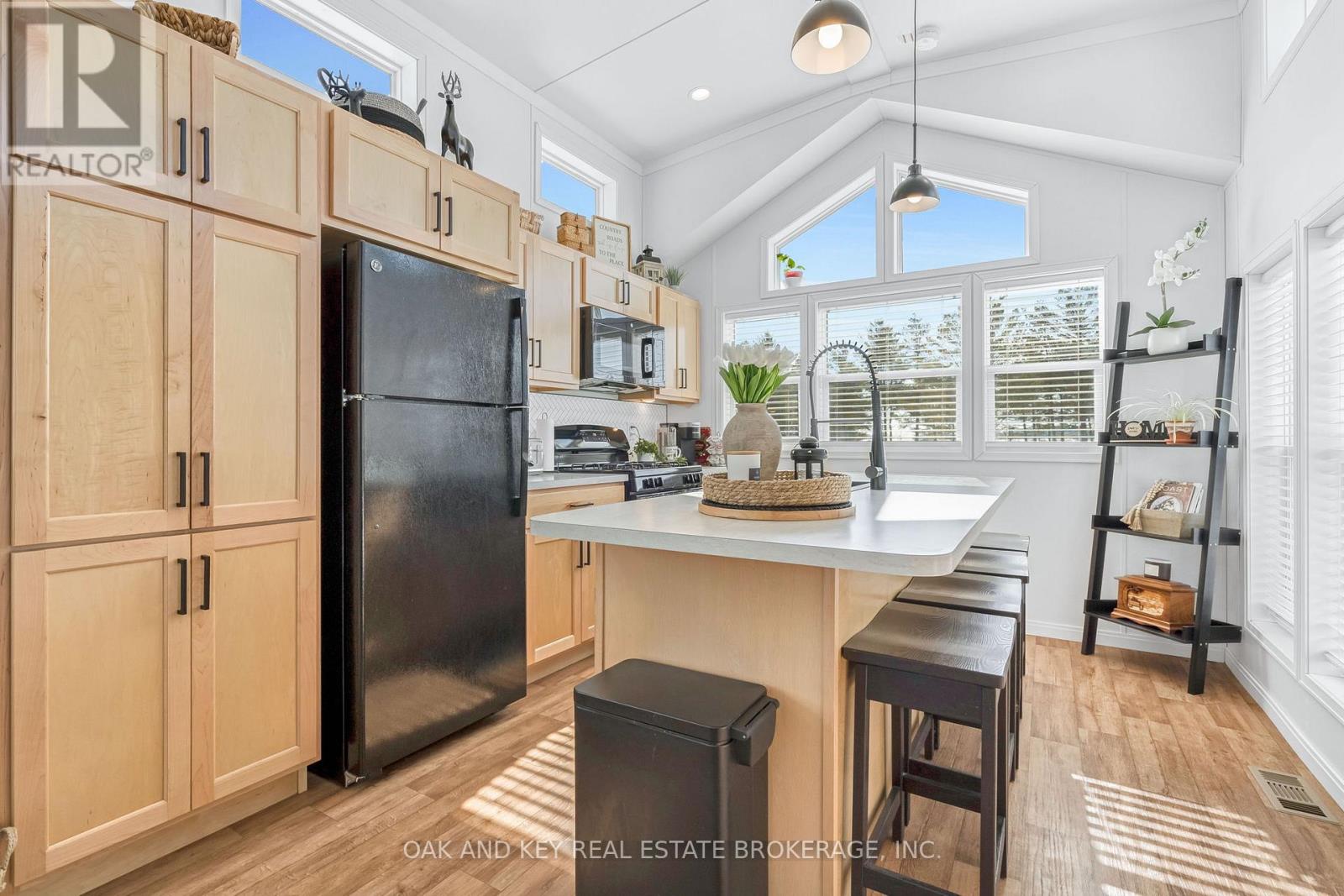 203 - 4838 Switzer Drive, Southwest Middlesex, Ontario  N0L 1A0 - Photo 11 - X12919376