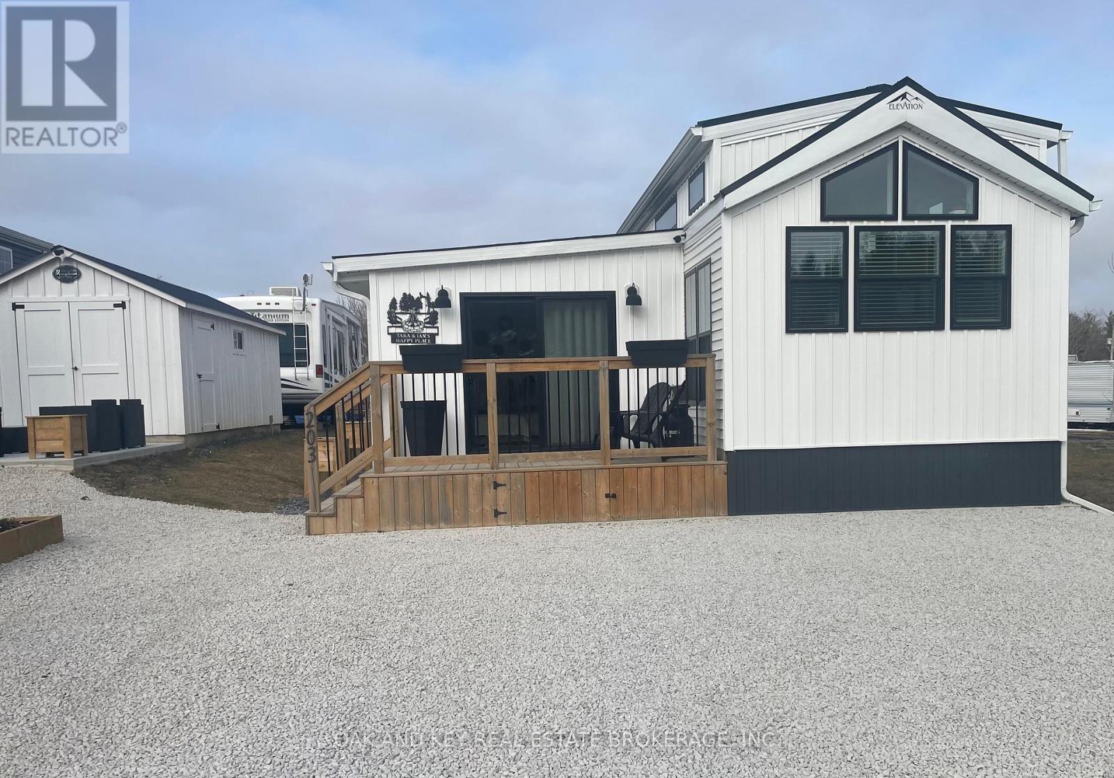 203 - 4838 Switzer Drive, Southwest Middlesex, Ontario  N0L 1A0 - Photo 2 - X12919376