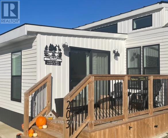 203 - 4838 Switzer Drive, Southwest Middlesex, Ontario  N0L 1A0 - Photo 4 - X12919376