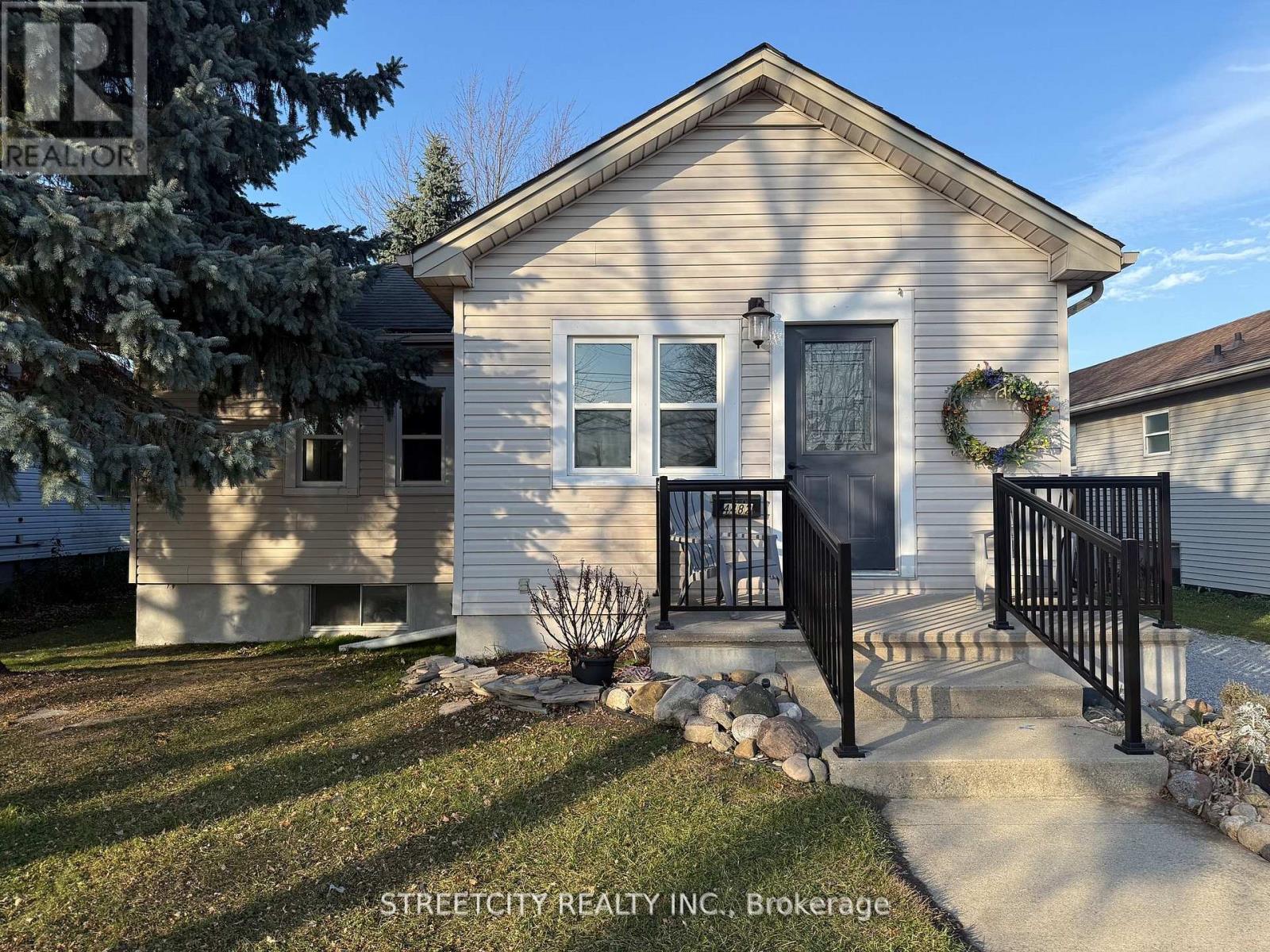 4482 PETROLIA LINE, Petrolia, Ontario