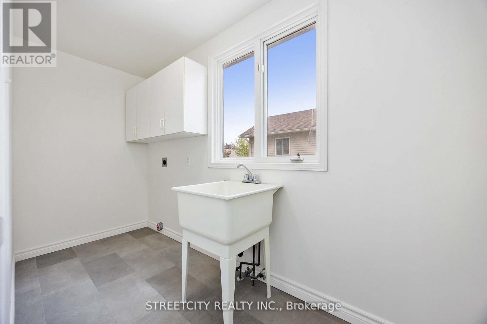 4482 Petrolia Line, Petrolia, Ontario  N0N 1R0 - Photo 12 - X12919544