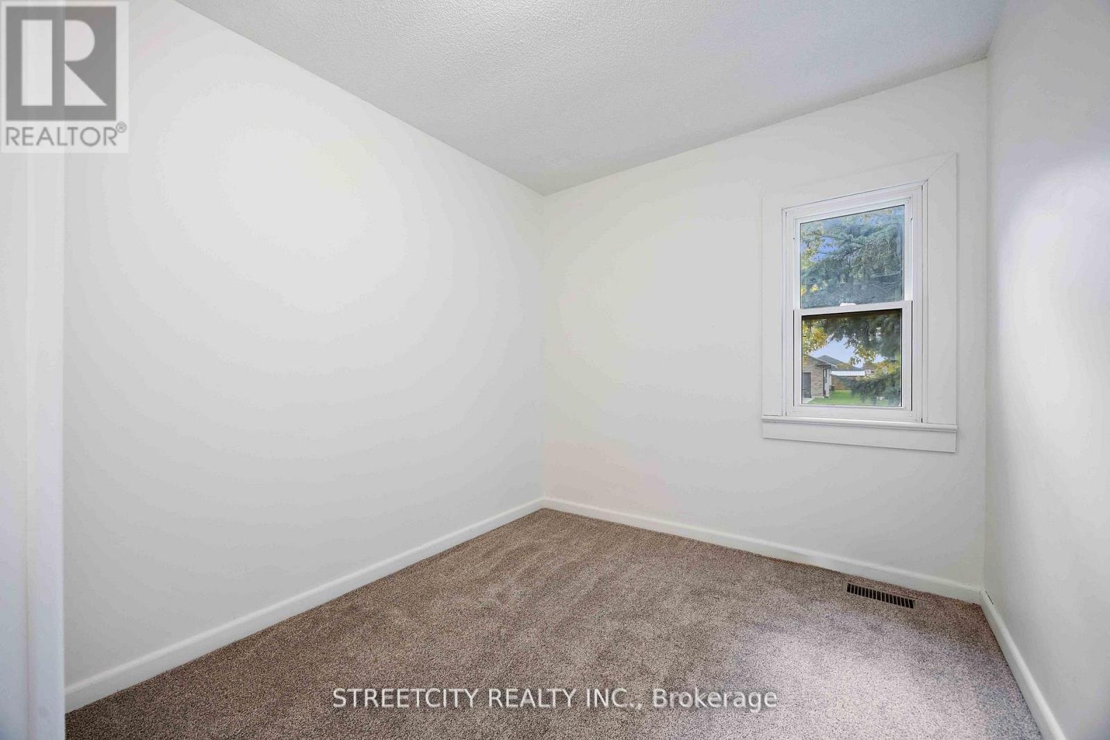 4482 Petrolia Line, Petrolia, Ontario  N0N 1R0 - Photo 15 - X12919544