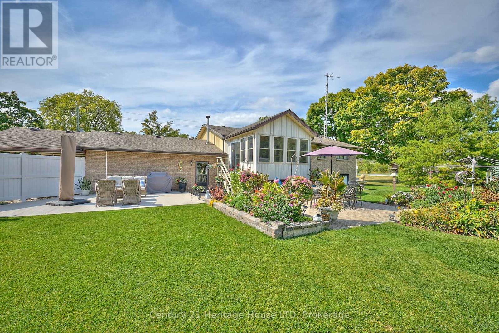 544 Rosehill Road, Fort Erie, Ontario  L2A 5M4 - Photo 4 - X12413166