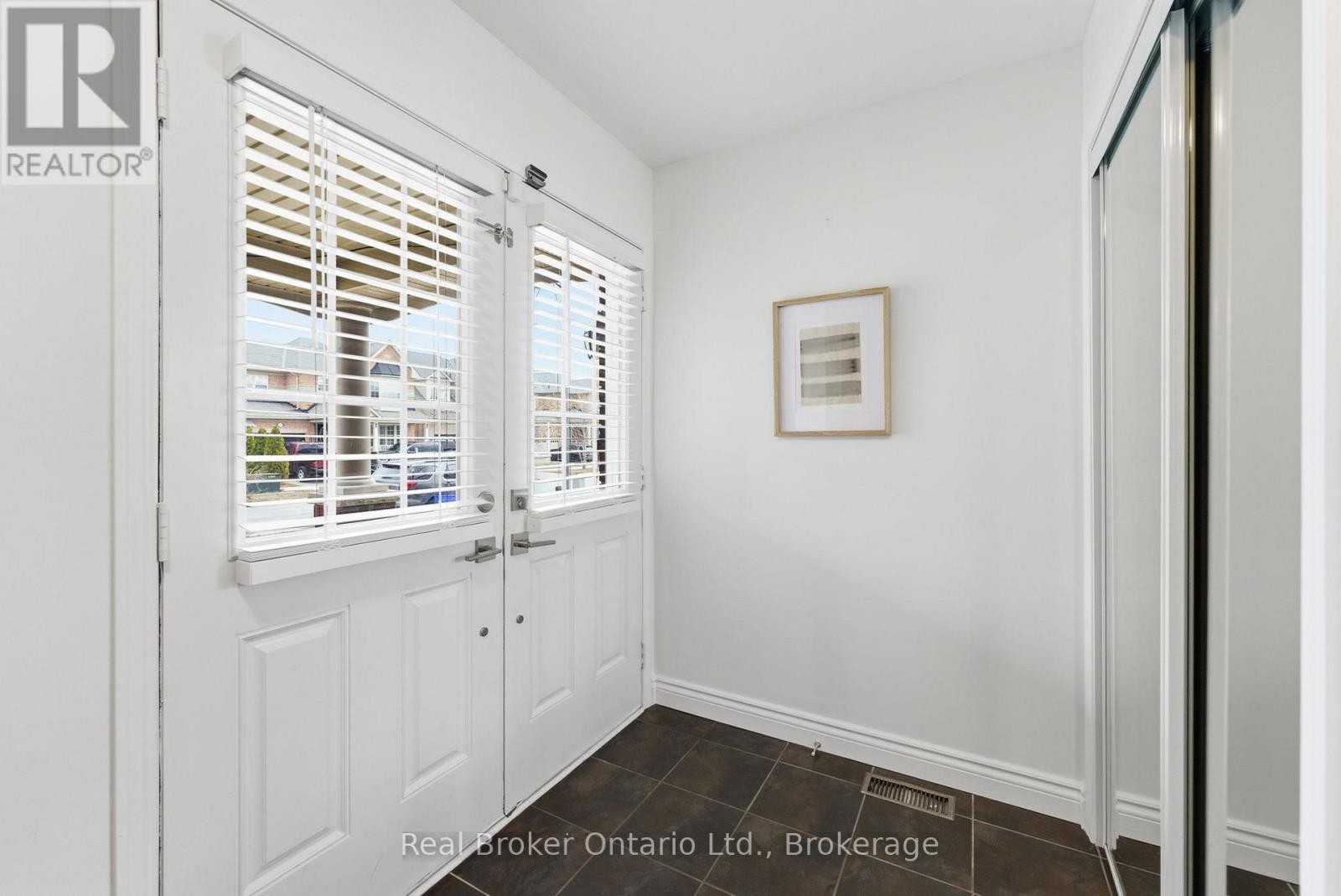 910 Vickerman Way, Milton, Ontario  L9T 0K5 - Photo 6 - W12919460