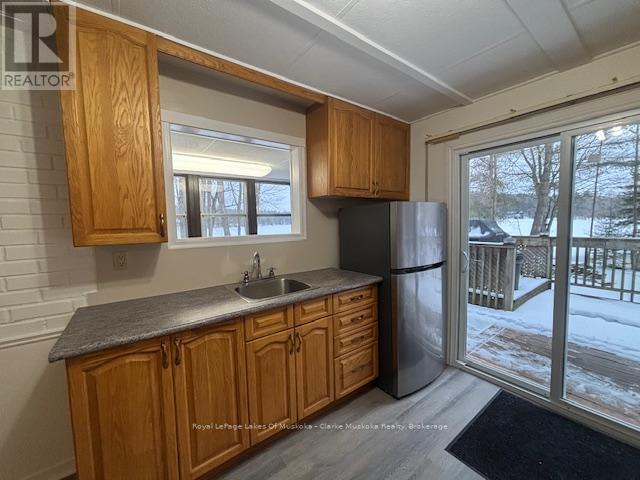 525 Hiawatha Road, Georgian Bay (Gibson), Ontario  L0K 1S0 - Photo 4 - X12919424