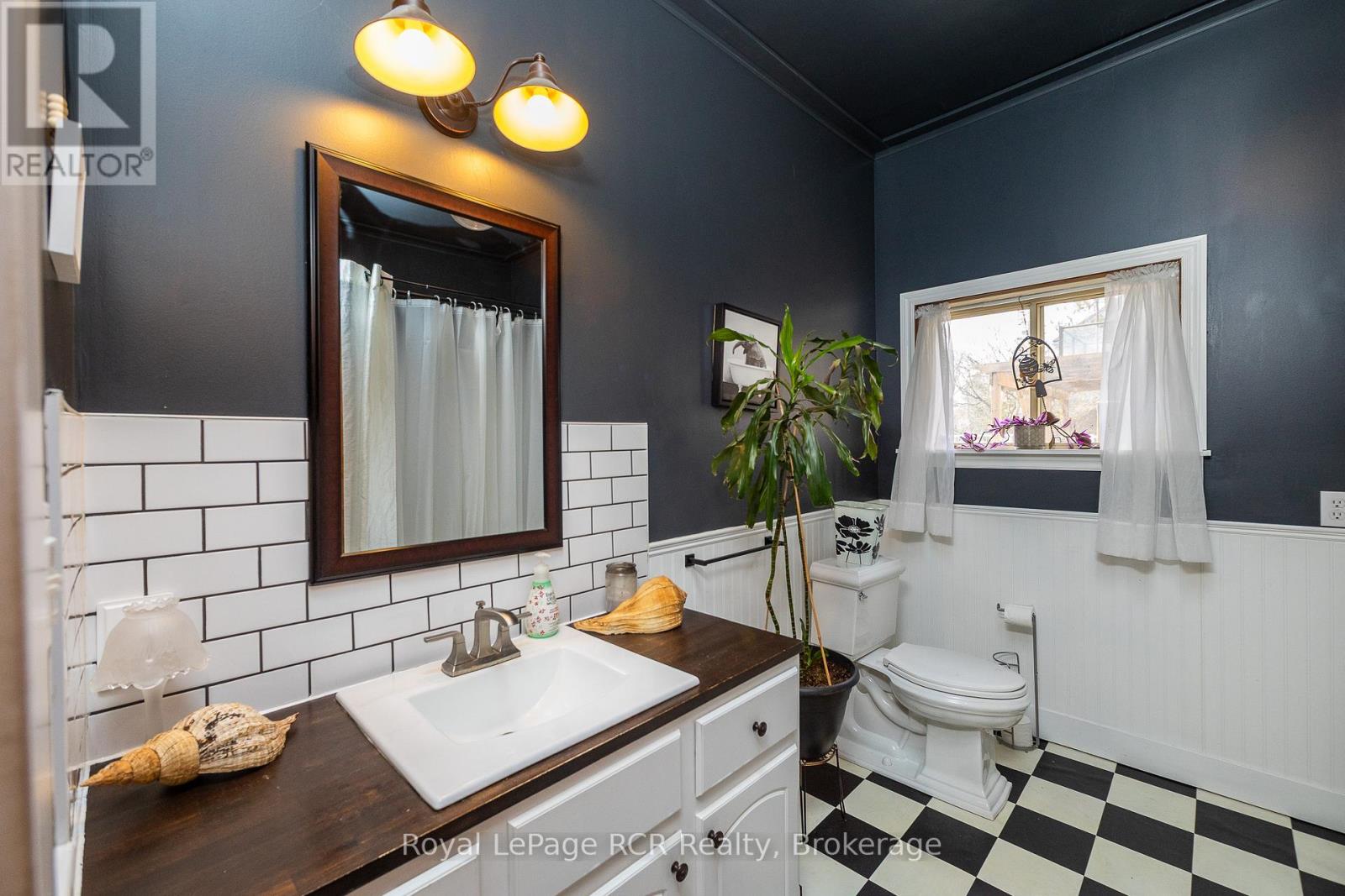 271 8th Street, Hanover, Ontario  N4N 1J6 - Photo 17 - X12919428