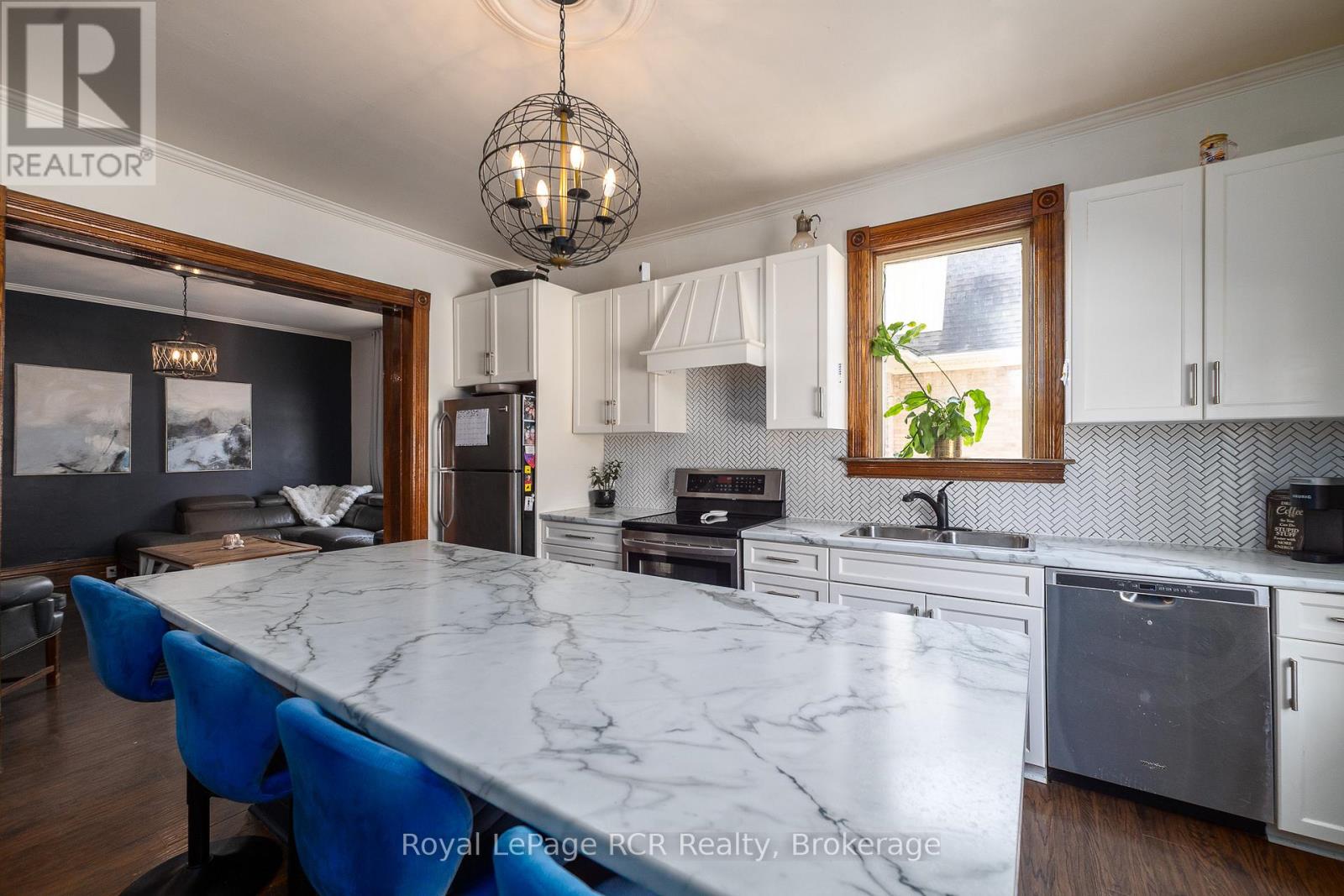 271 8th Street, Hanover, Ontario  N4N 1J6 - Photo 9 - X12919428