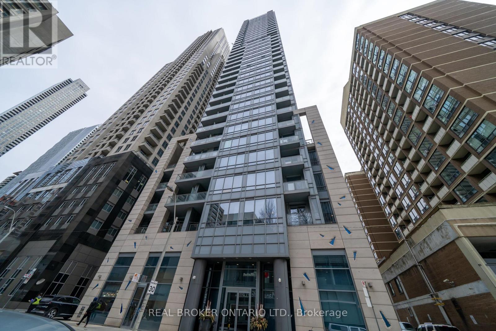 2202 - 21 BALMUTO STREET, Toronto, Ontario