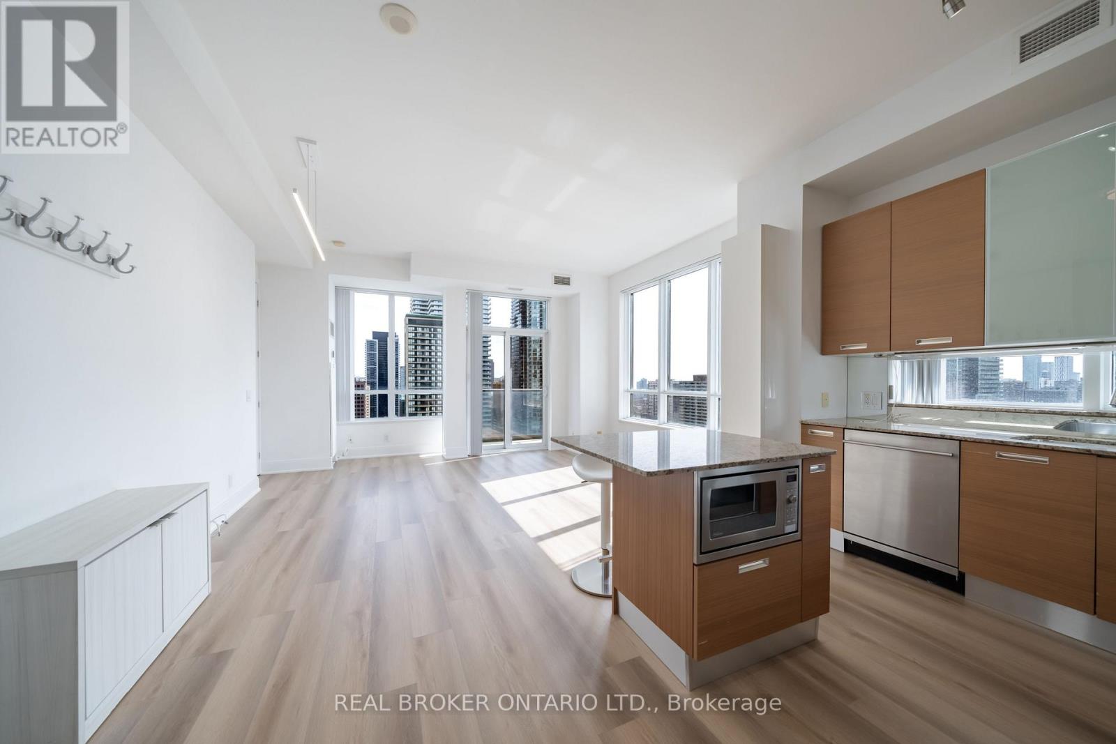 2202 - 21 Balmuto Street, Toronto, Ontario  M4Y 1W4 - Photo 4 - C12919352