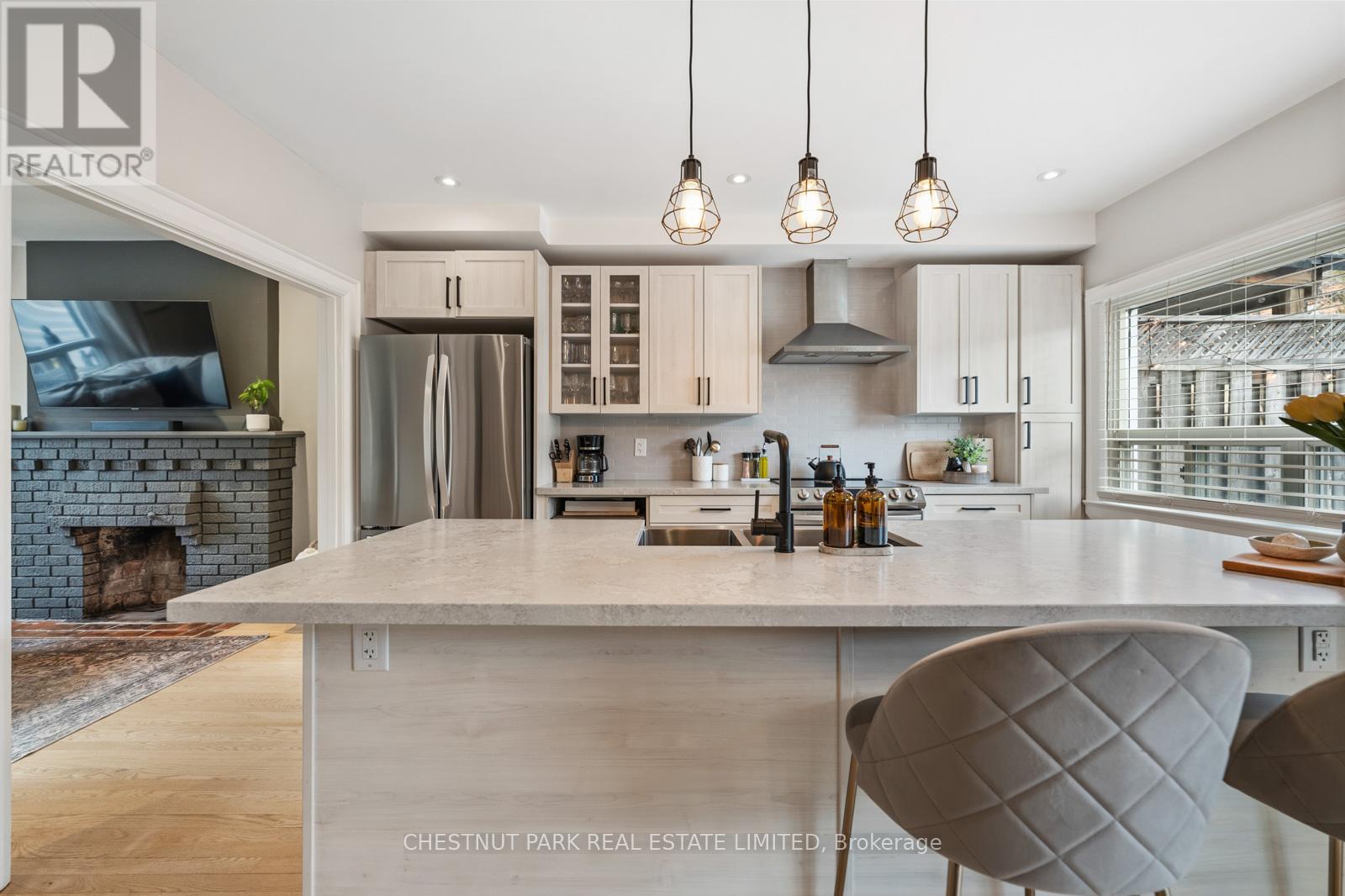 1977 Dufferin Street, Toronto, Ontario  M6E 3P9 - Photo 11 - C12919386