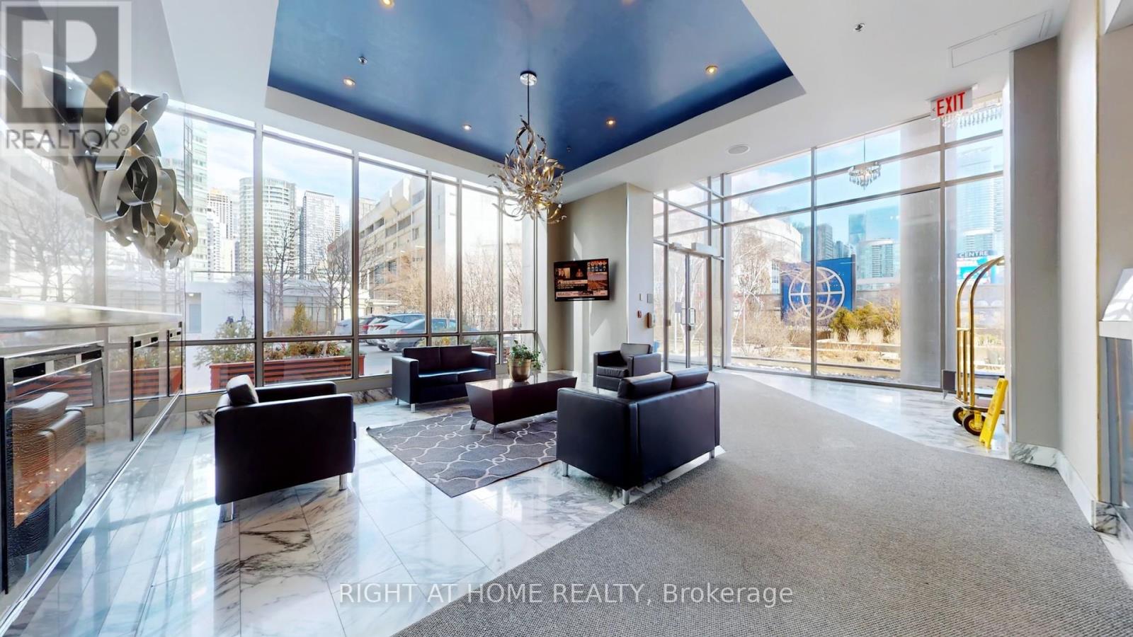 2102 - 5 Mariner Terrace, Toronto, Ontario  M5V 3V6 - Photo 3 - C12919390