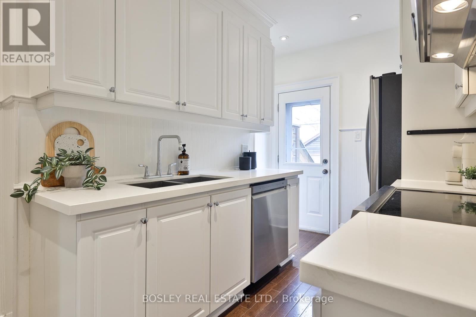 3 Phin Avenue, Toronto (Blake-Jones), Ontario  M4J 3T1 - Photo 12 - E12919444