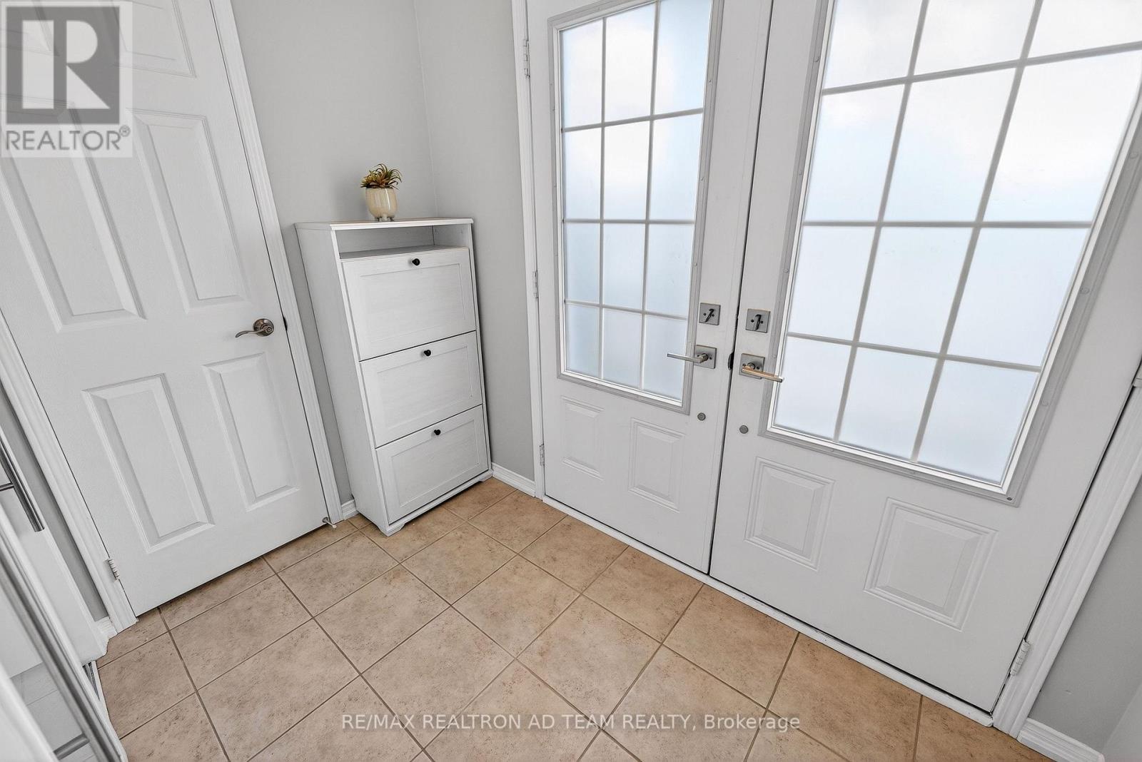 43 Formosa Avenue, Ajax, Ontario  L1Z 0N1 - Photo 3 - E12919490