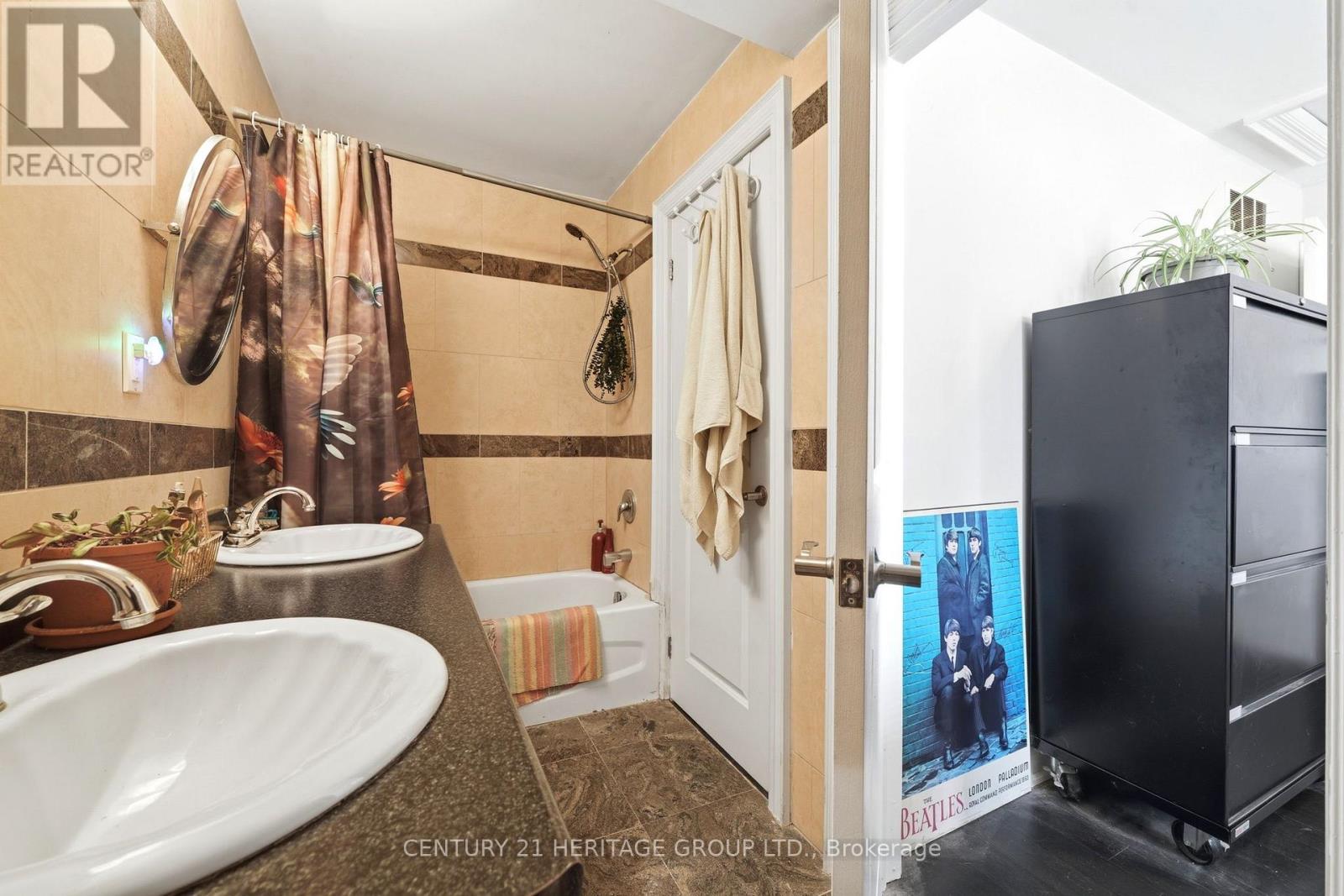 143 Silas Boulevard, Georgina, Ontario  L4P 2K2 - Photo 17 - N12919316