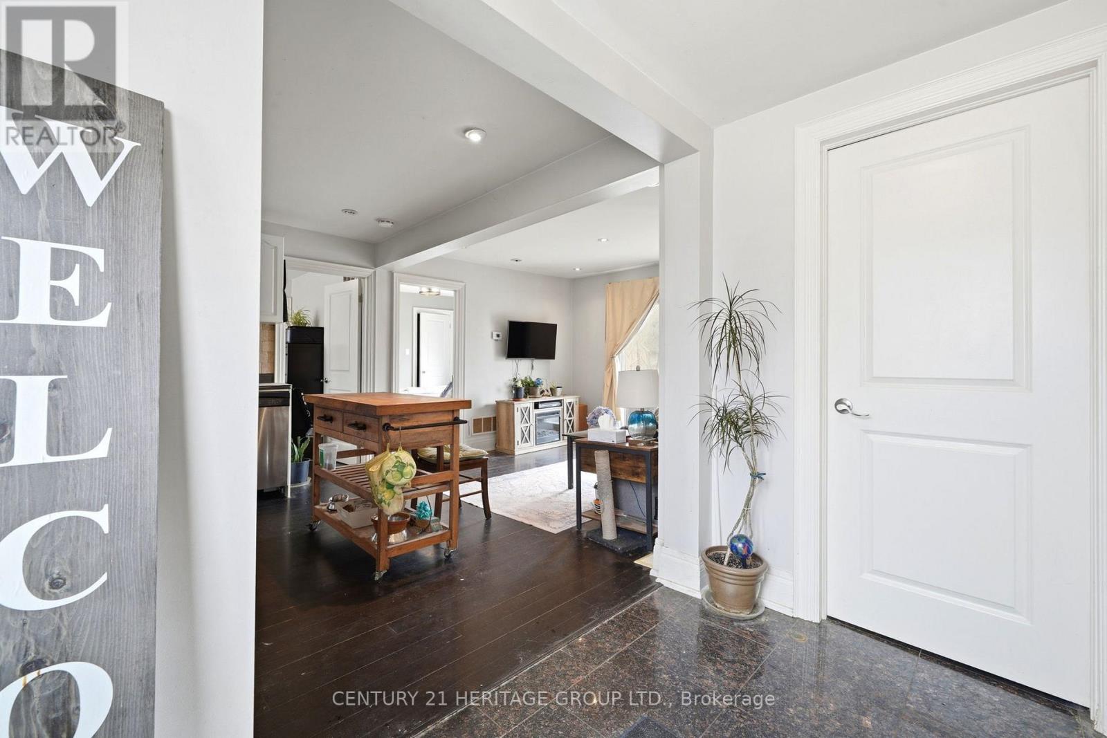 143 Silas Boulevard, Georgina, Ontario  L4P 2K2 - Photo 6 - N12919316