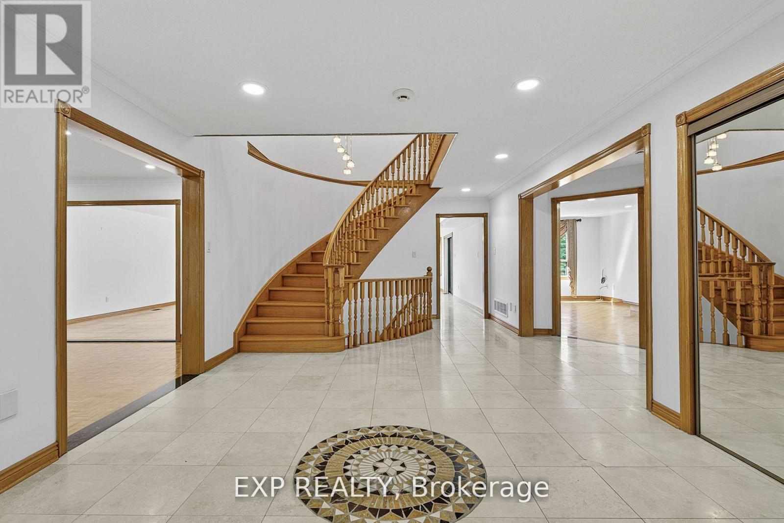 315 Stephanie Boulevard, Vaughan, Ontario  L4L 1A6 - Photo 5 - N12919380