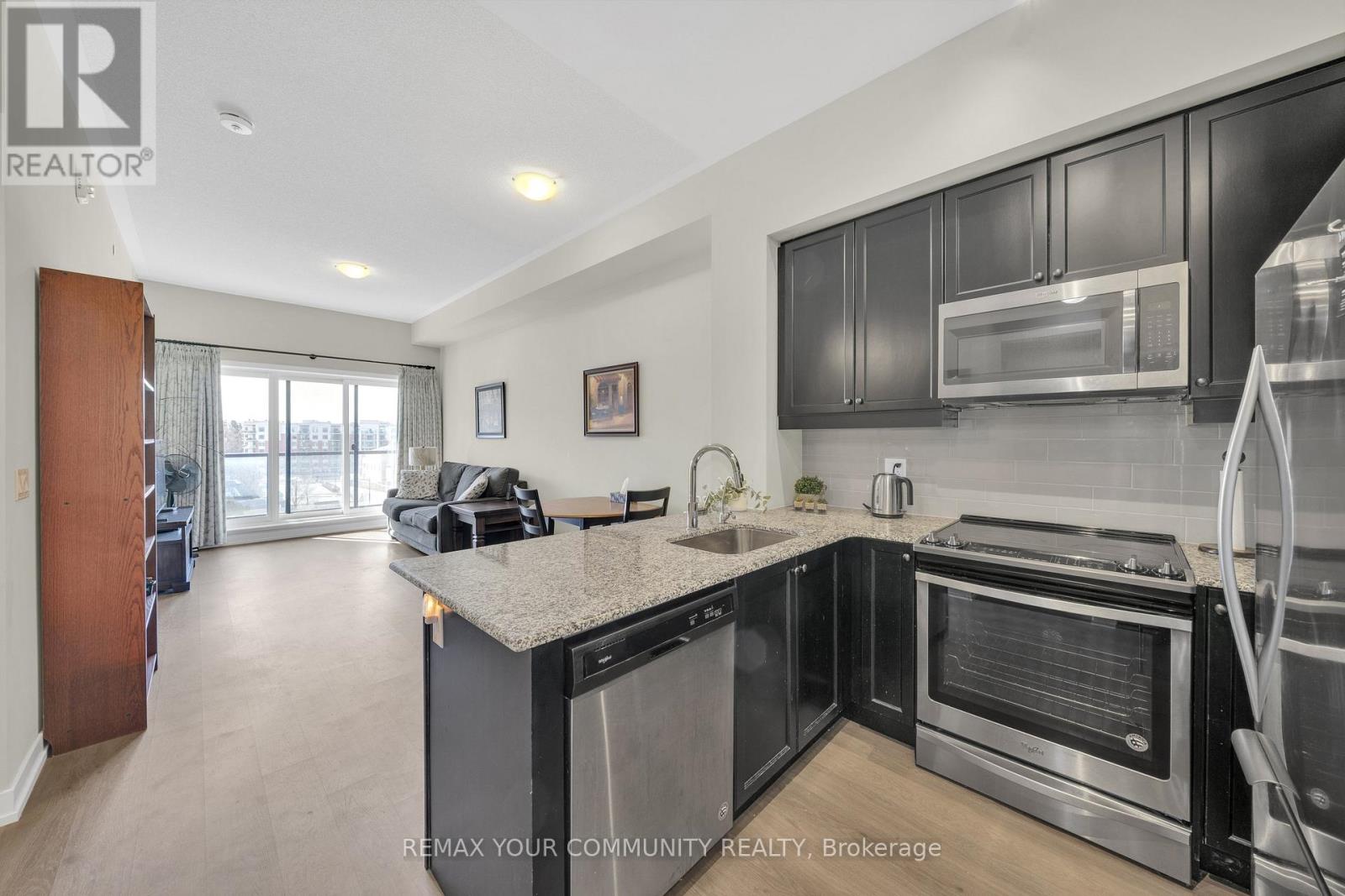 Ph401 - 555 William Graham Drive, Aurora, Ontario  L4G 3H9 - Photo 4 - N12919410