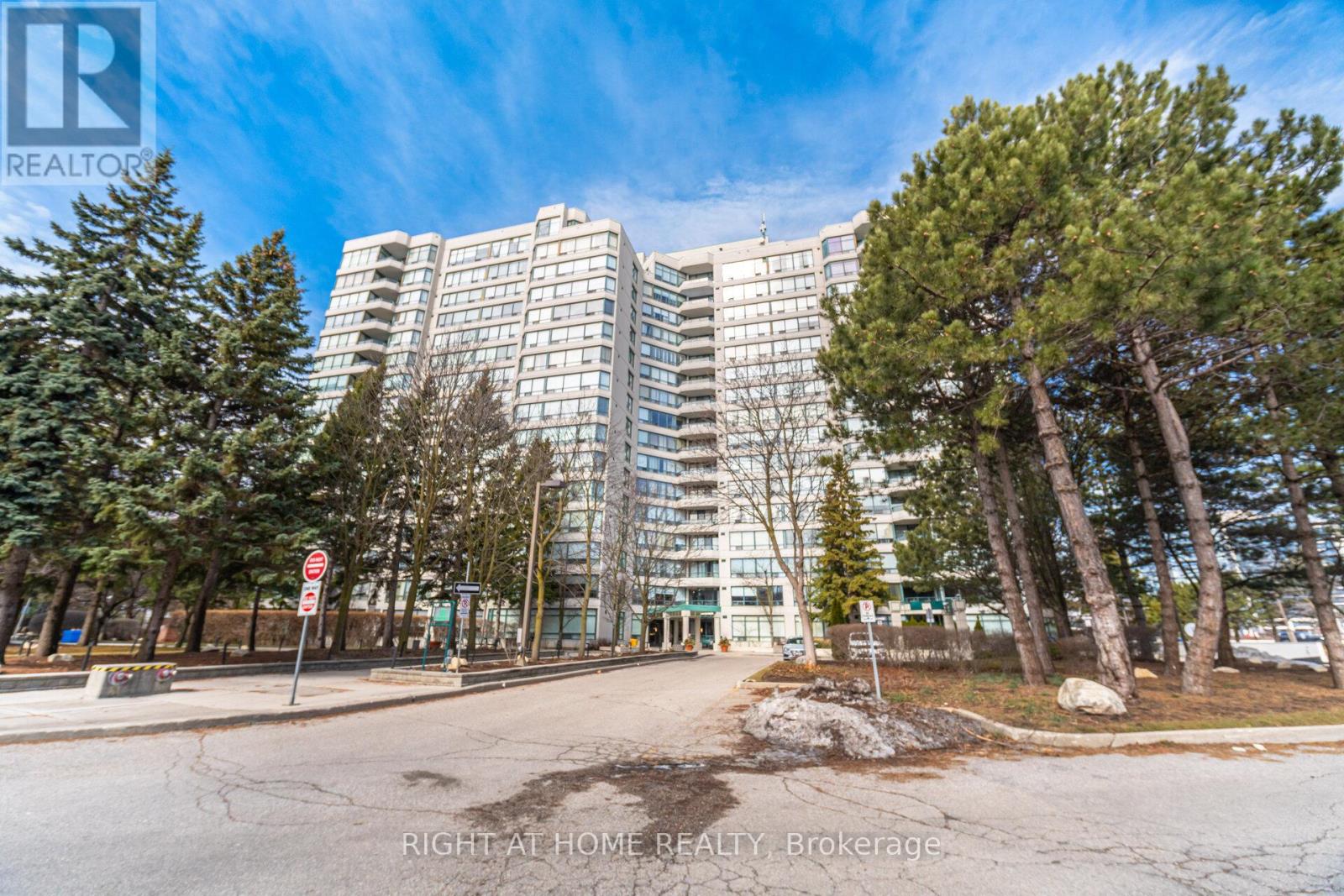 711 - 120 PROMENADE CIRCLE, Vaughan, Ontario