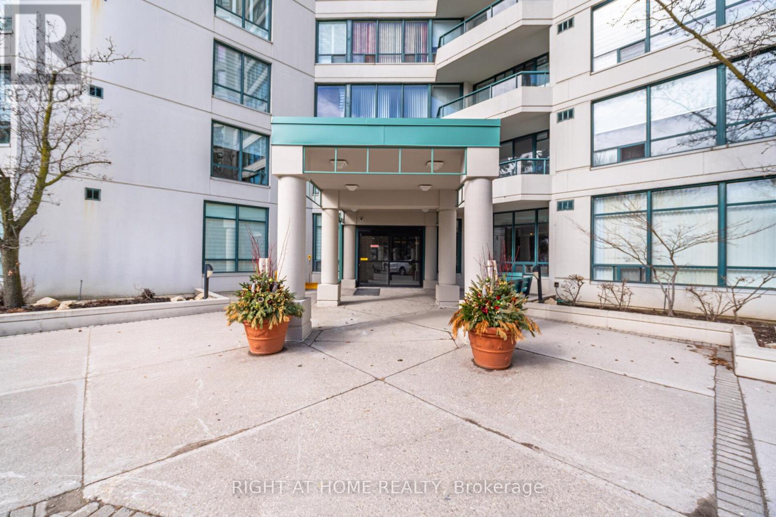 711 - 120 Promenade Circle, Vaughan, Ontario L4J 7W9 - Photo 2 - N12919420