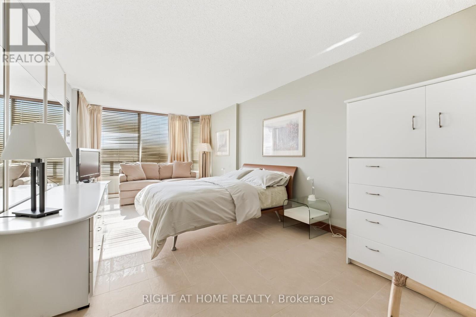 711 - 120 Promenade Circle, Vaughan, Ontario L4J 7W9 - Photo 21 - N12919420